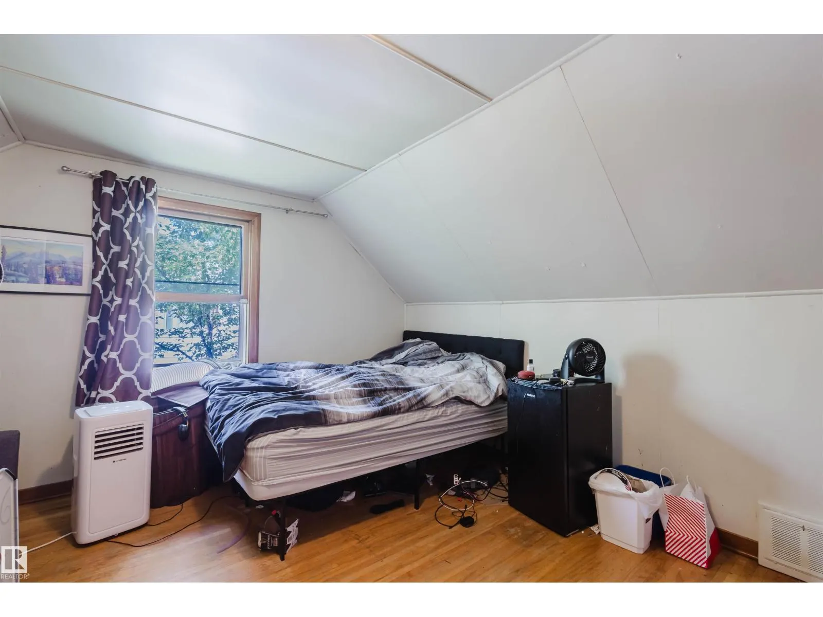7230 112 ST NW
