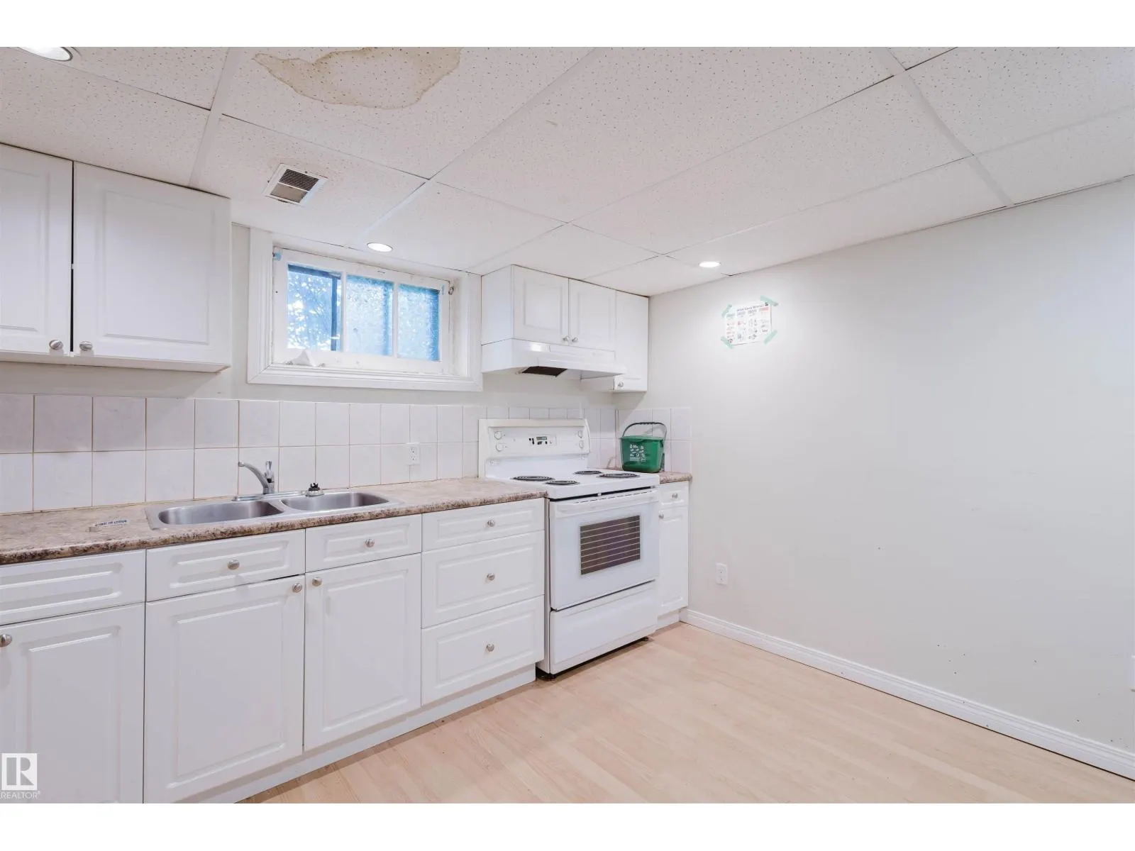 7230 112 ST NW