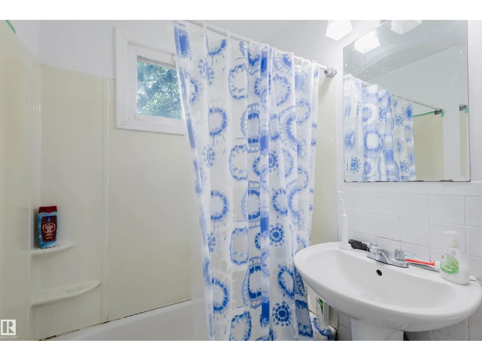 7230 112 ST NW