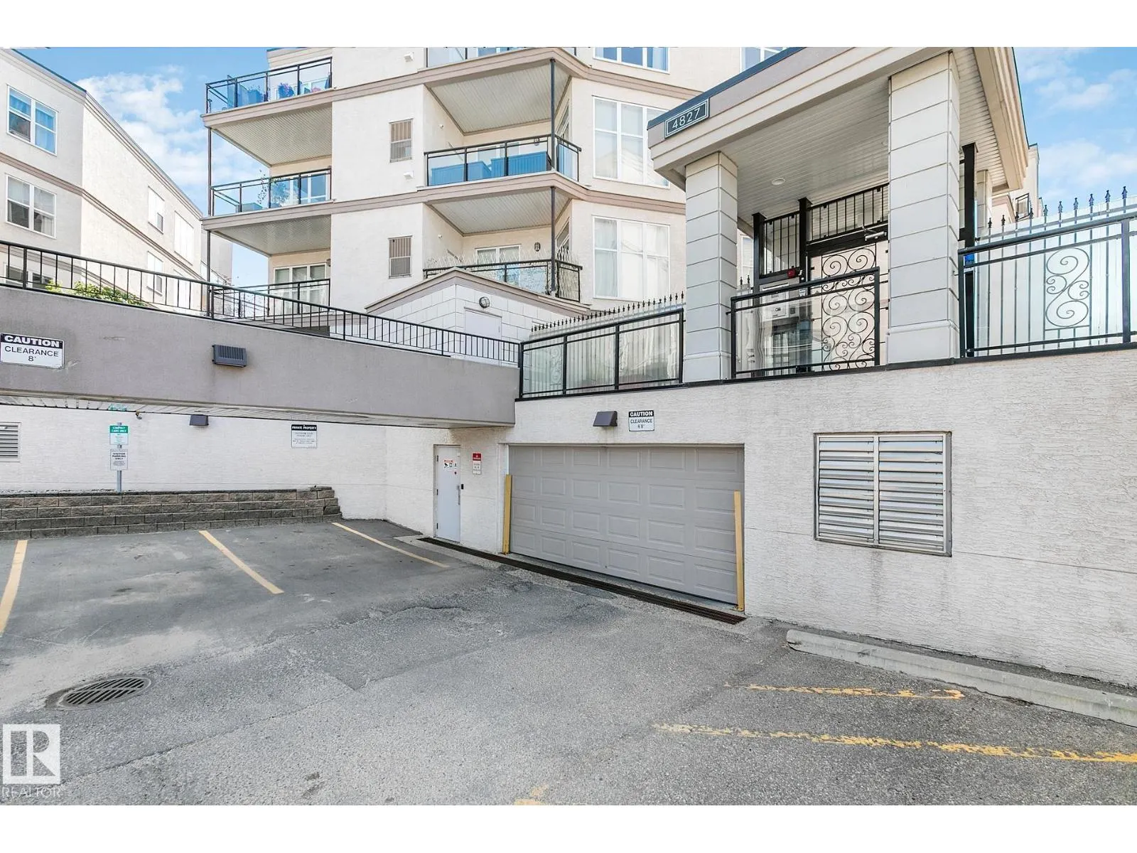 #352 4827 104A ST NW