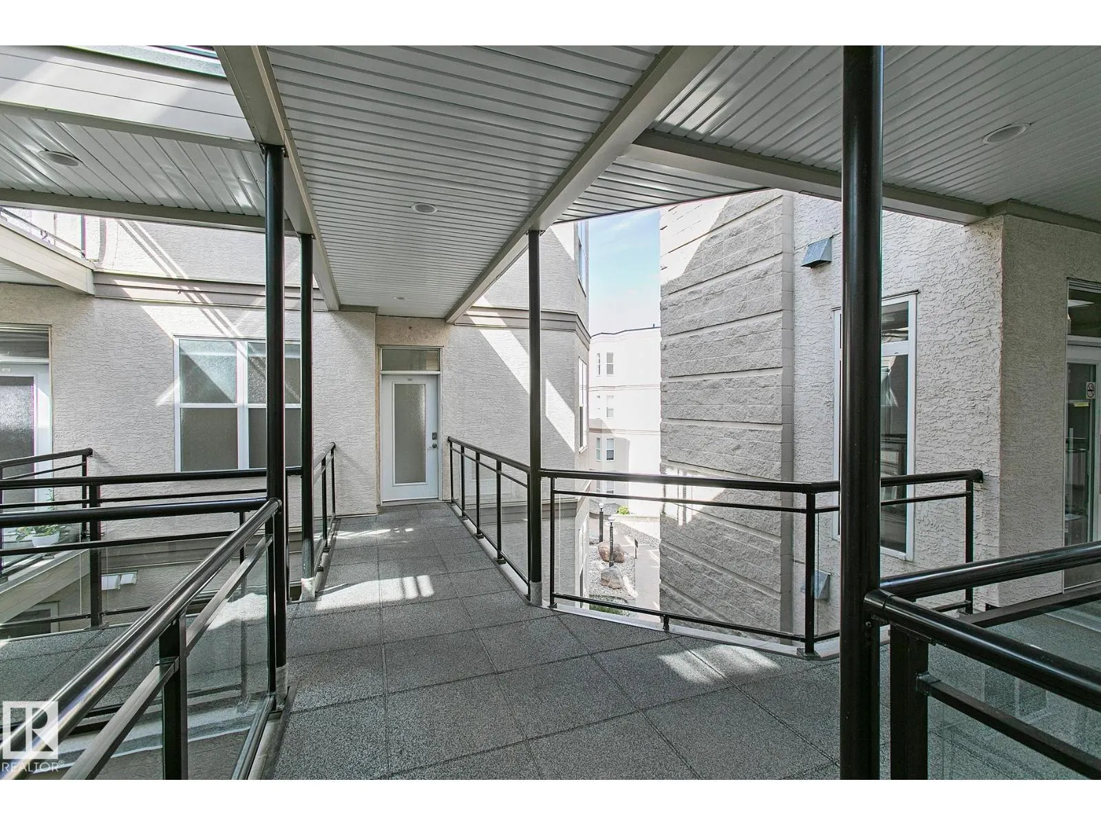 #352 4827 104A ST NW