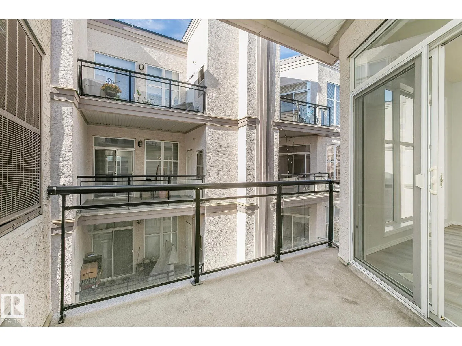 #352 4827 104A ST NW