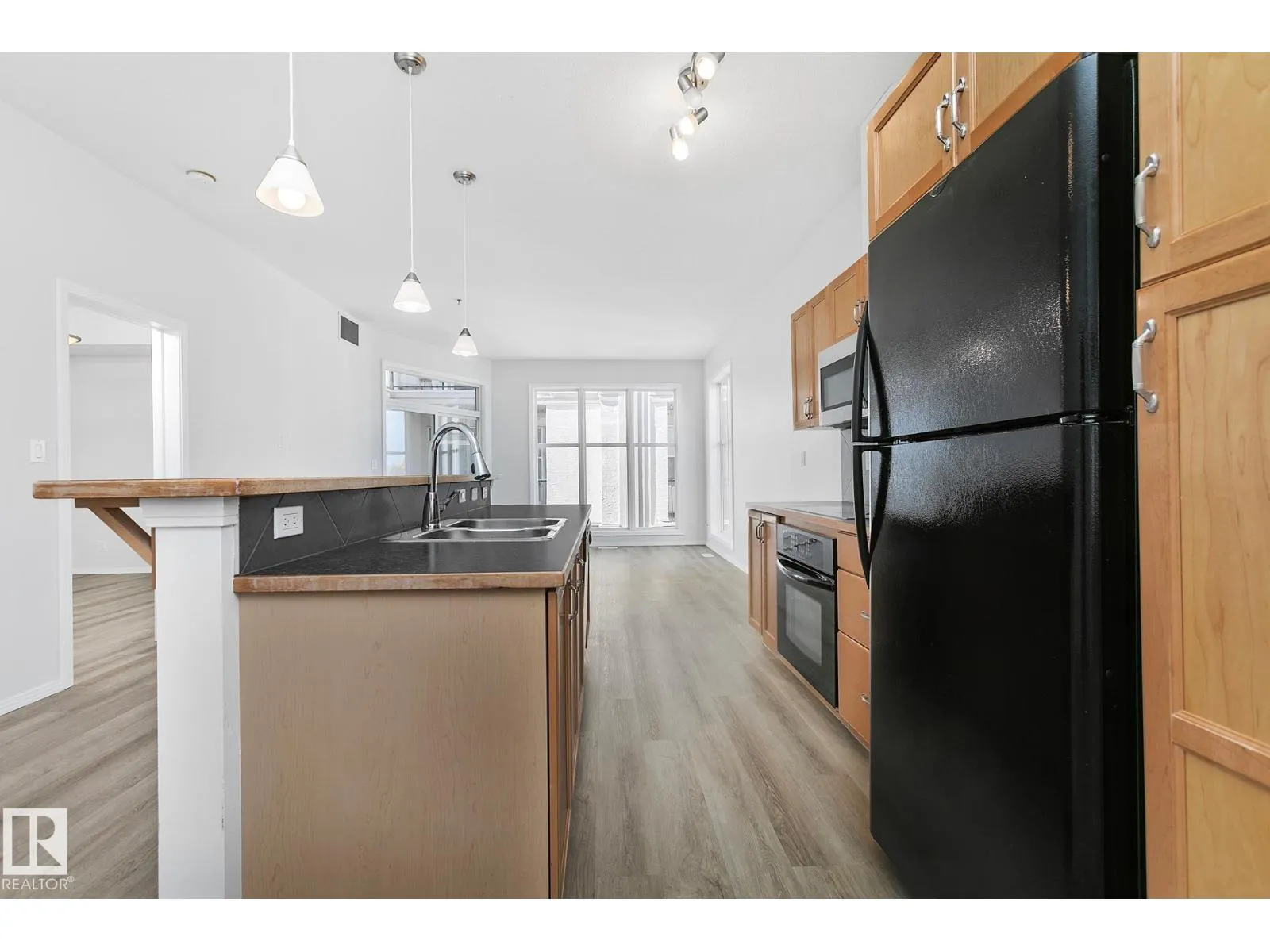 #352 4827 104A ST NW