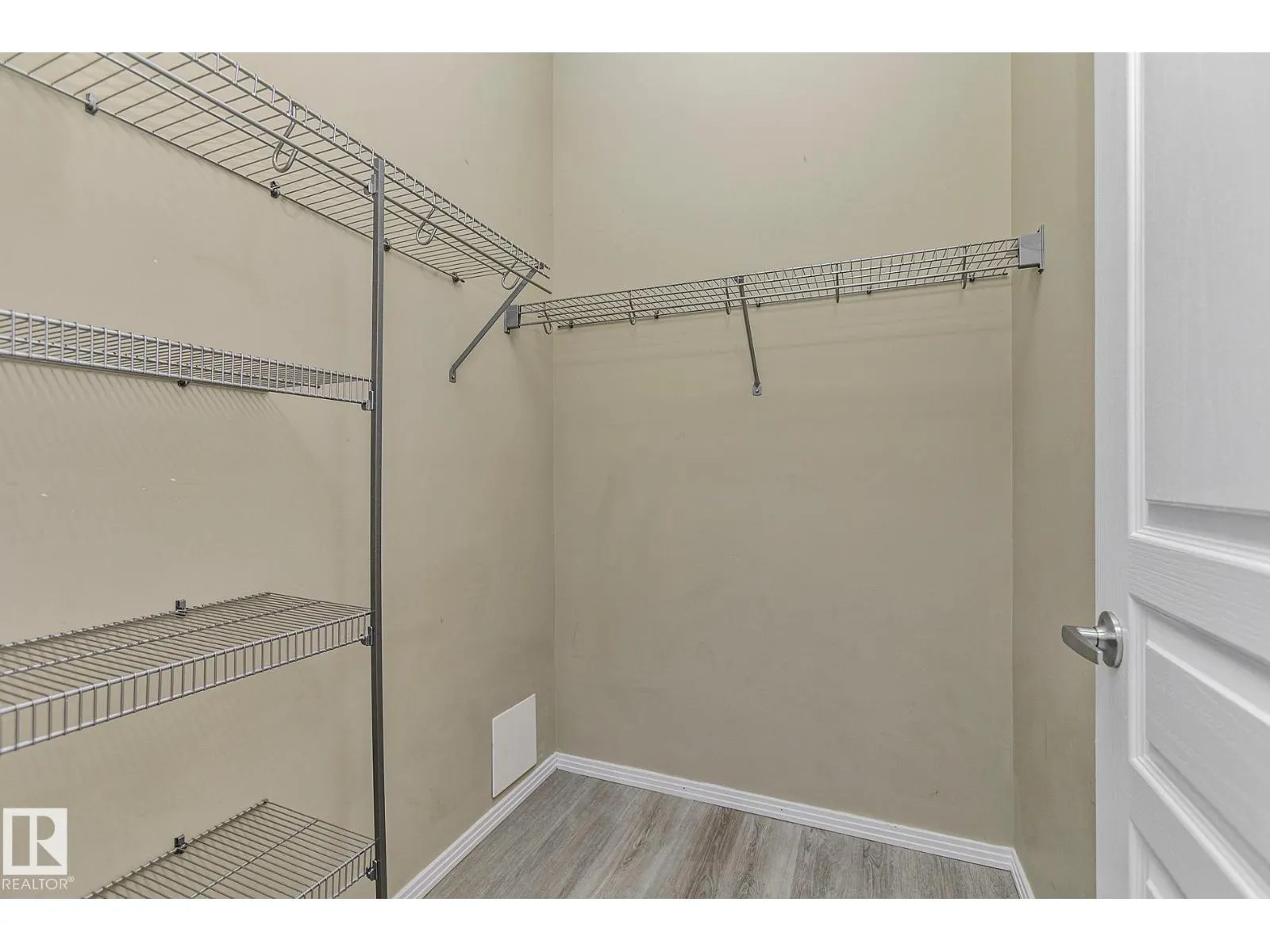 #352 4827 104A ST NW
