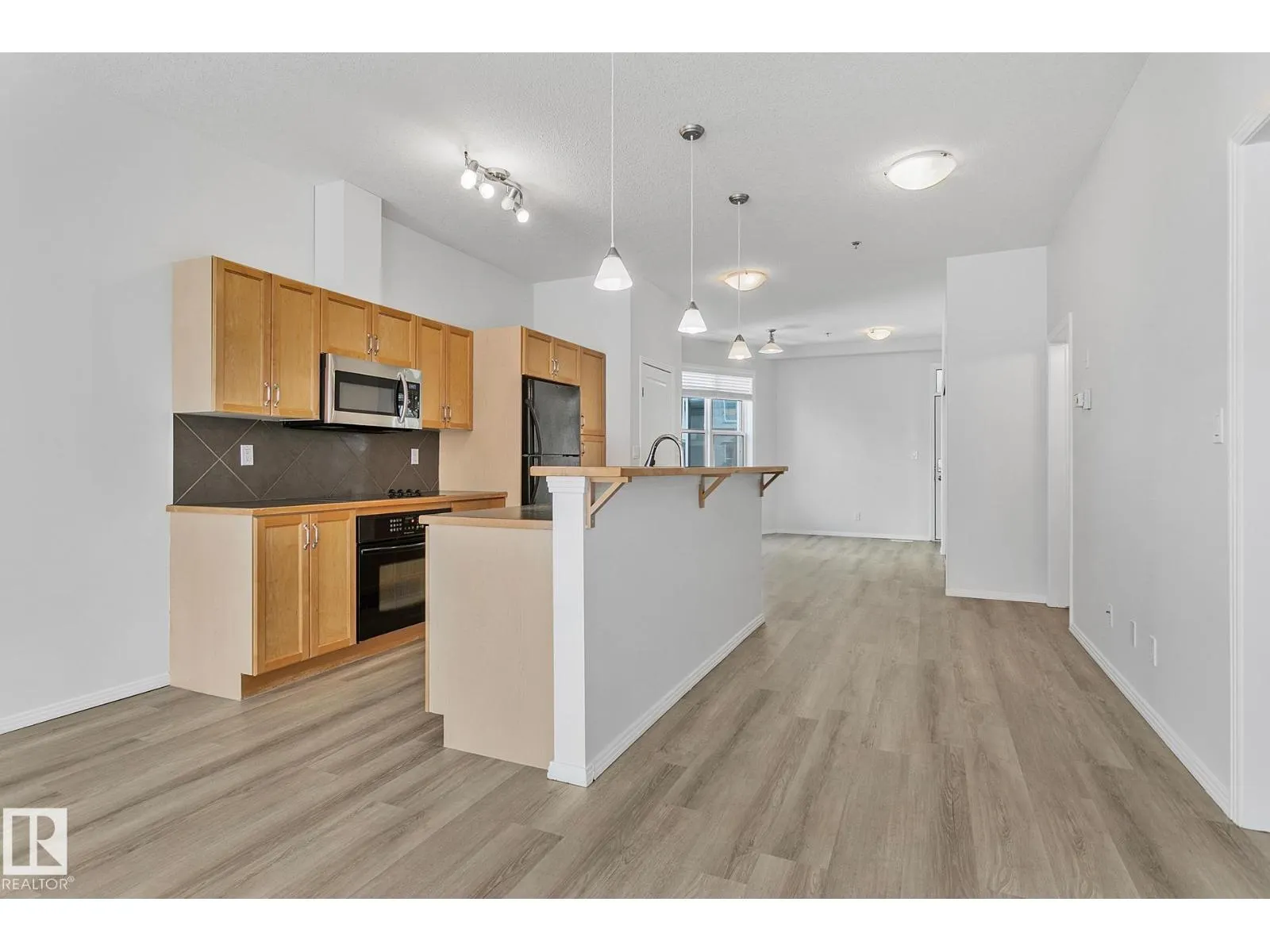 #352 4827 104A ST NW