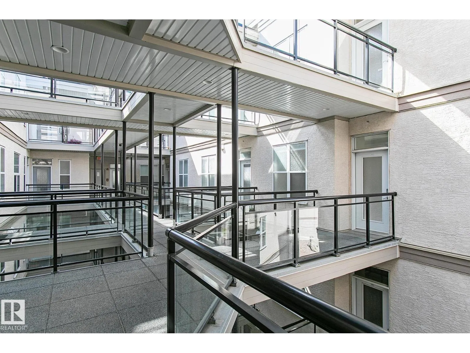 #352 4827 104A ST NW
