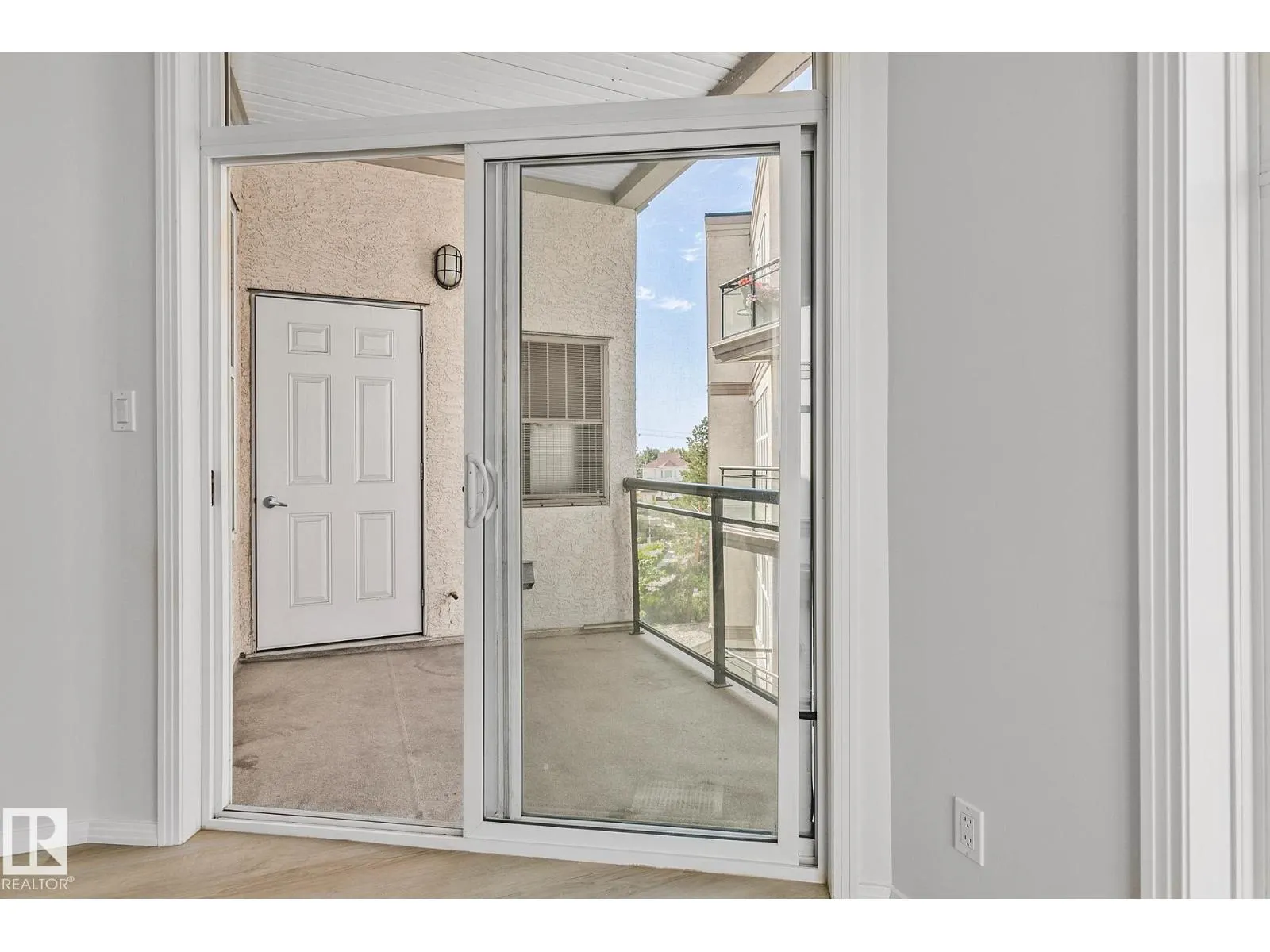#352 4827 104A ST NW