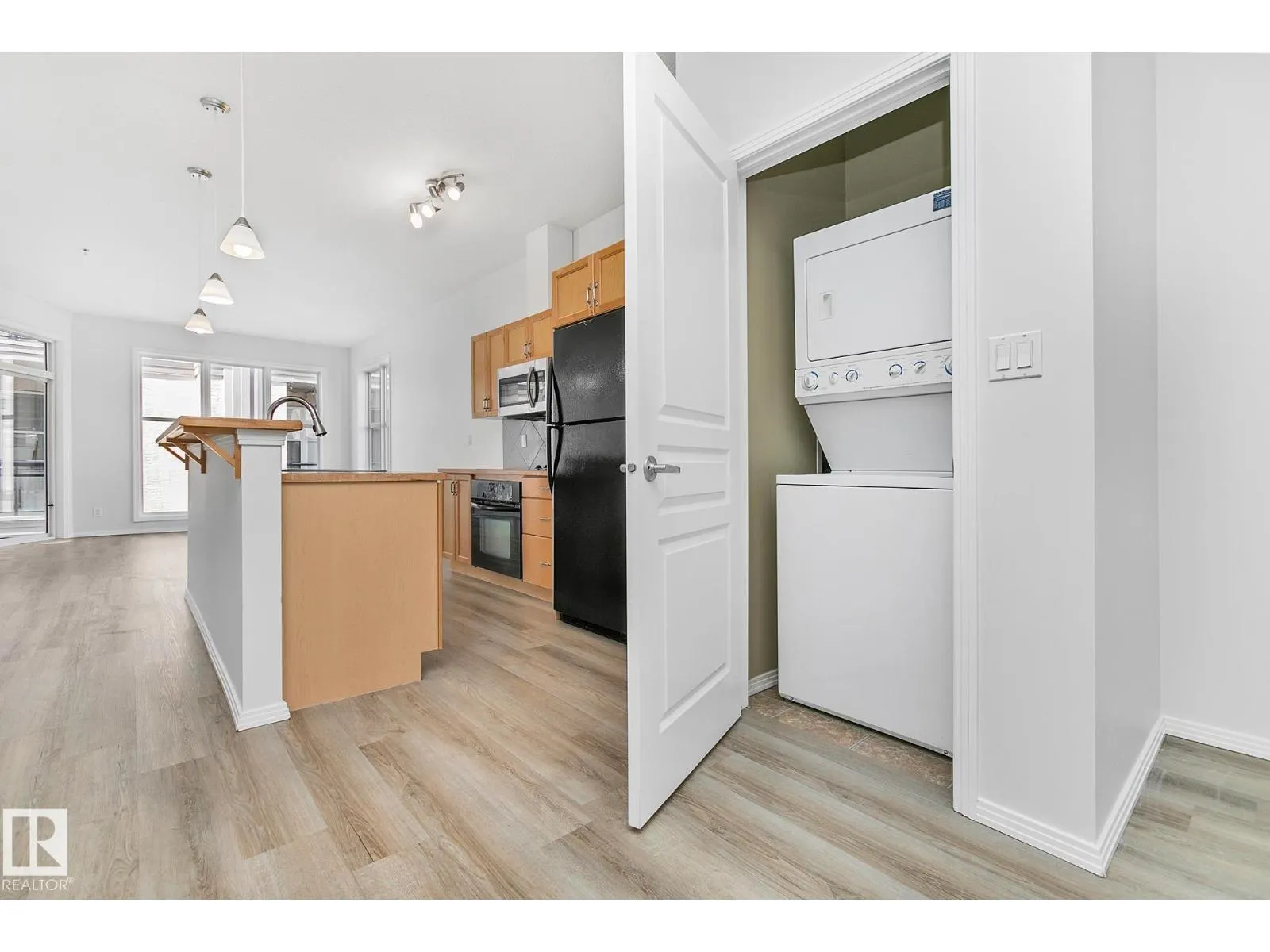 #352 4827 104A ST NW