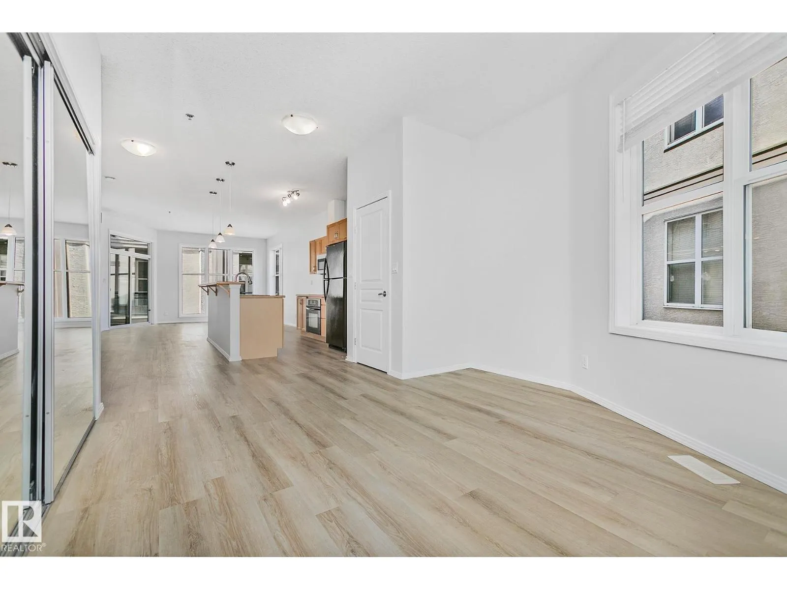 #352 4827 104A ST NW