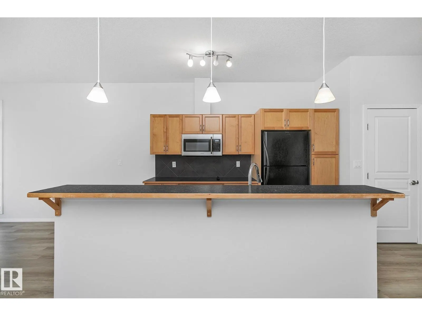 #352 4827 104A ST NW