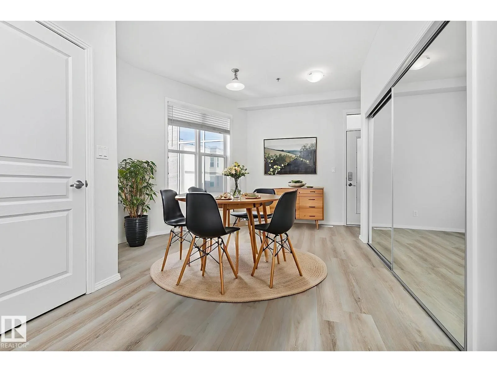#352 4827 104A ST NW