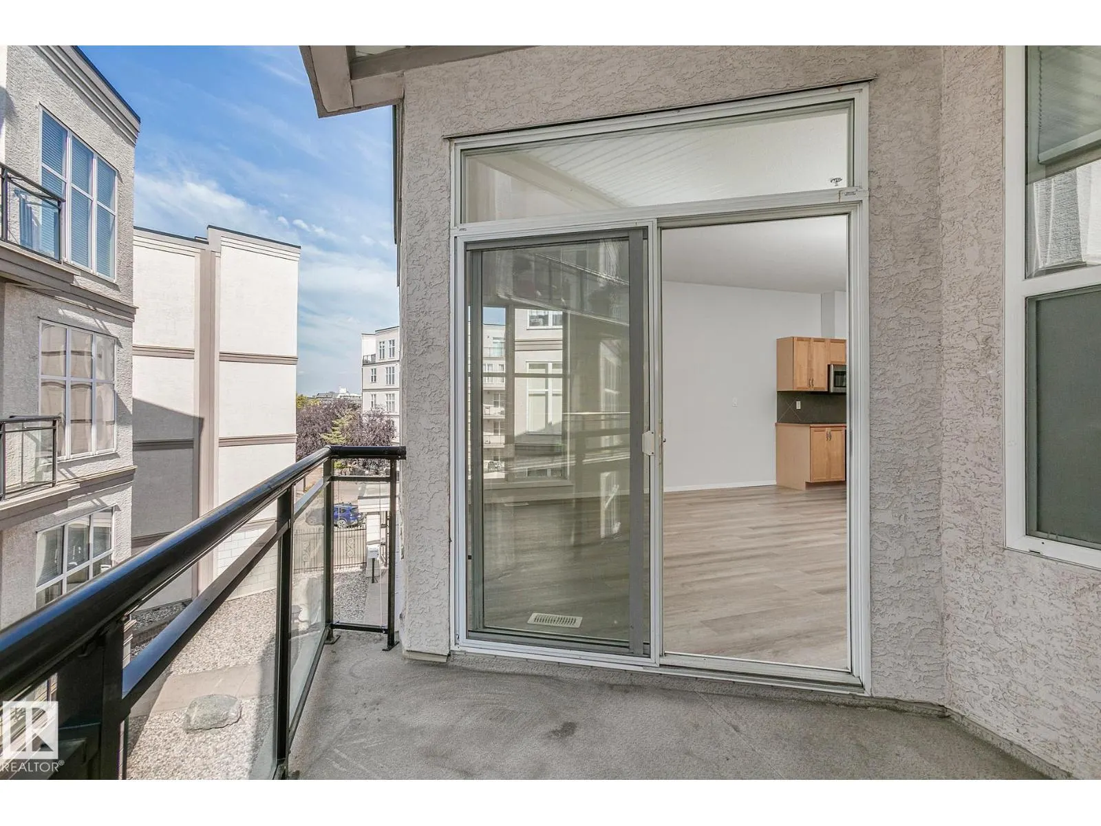 #352 4827 104A ST NW