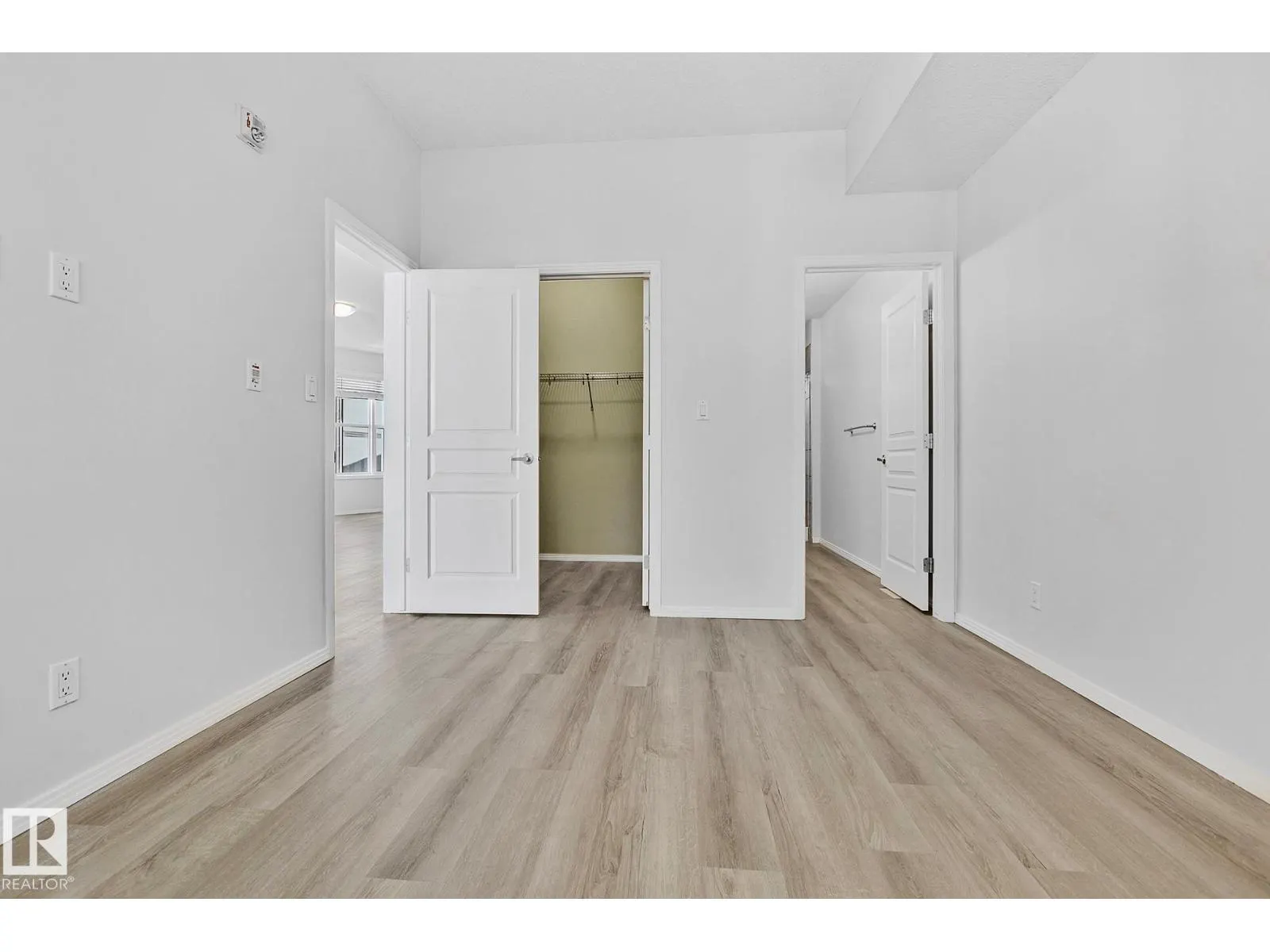 #352 4827 104A ST NW
