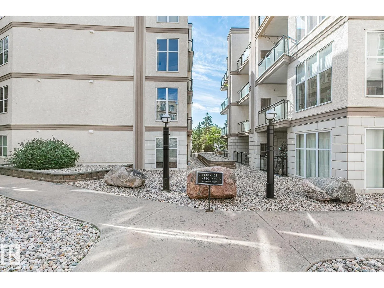 #352 4827 104A ST NW