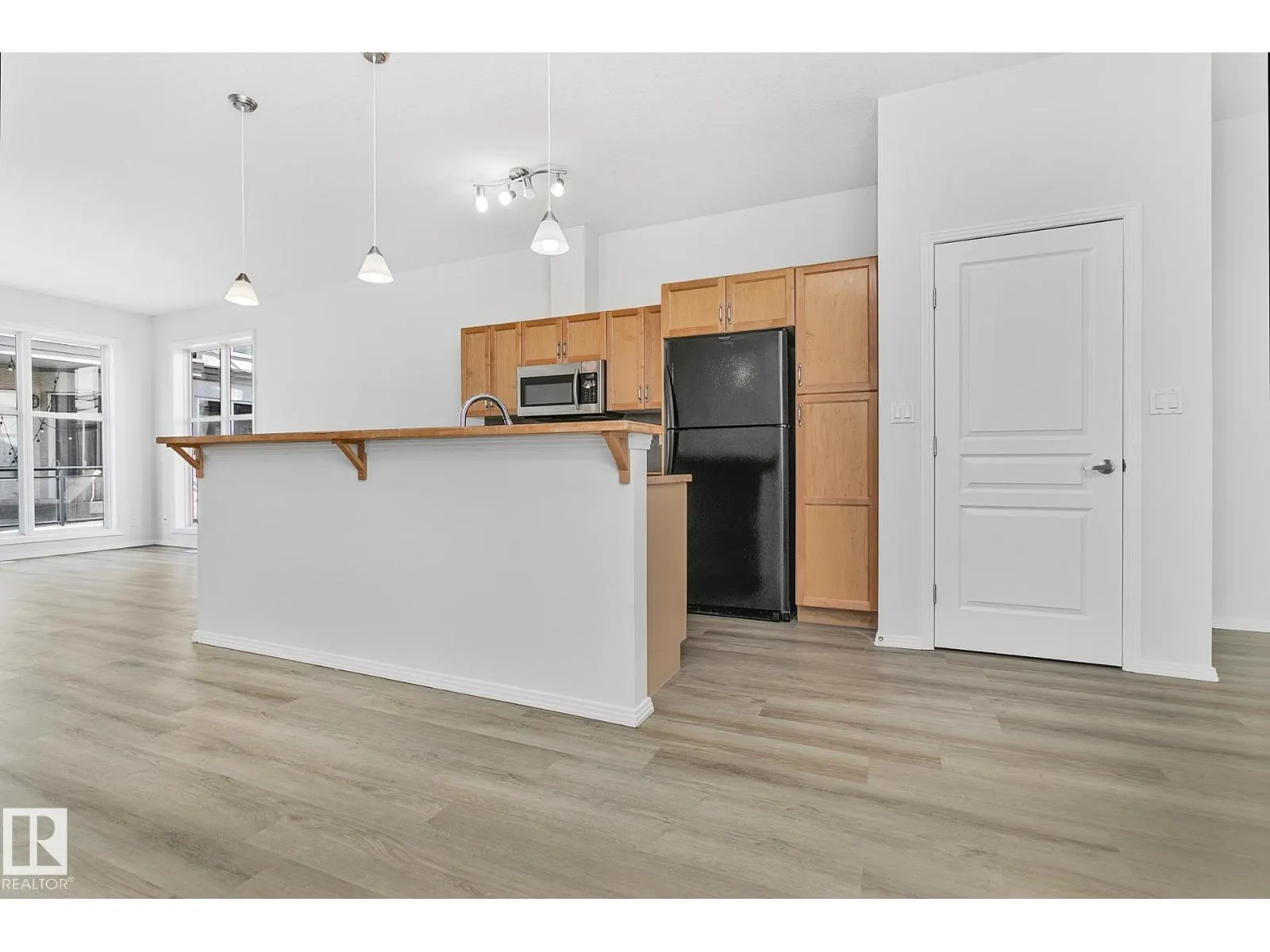 #352 4827 104A ST NW