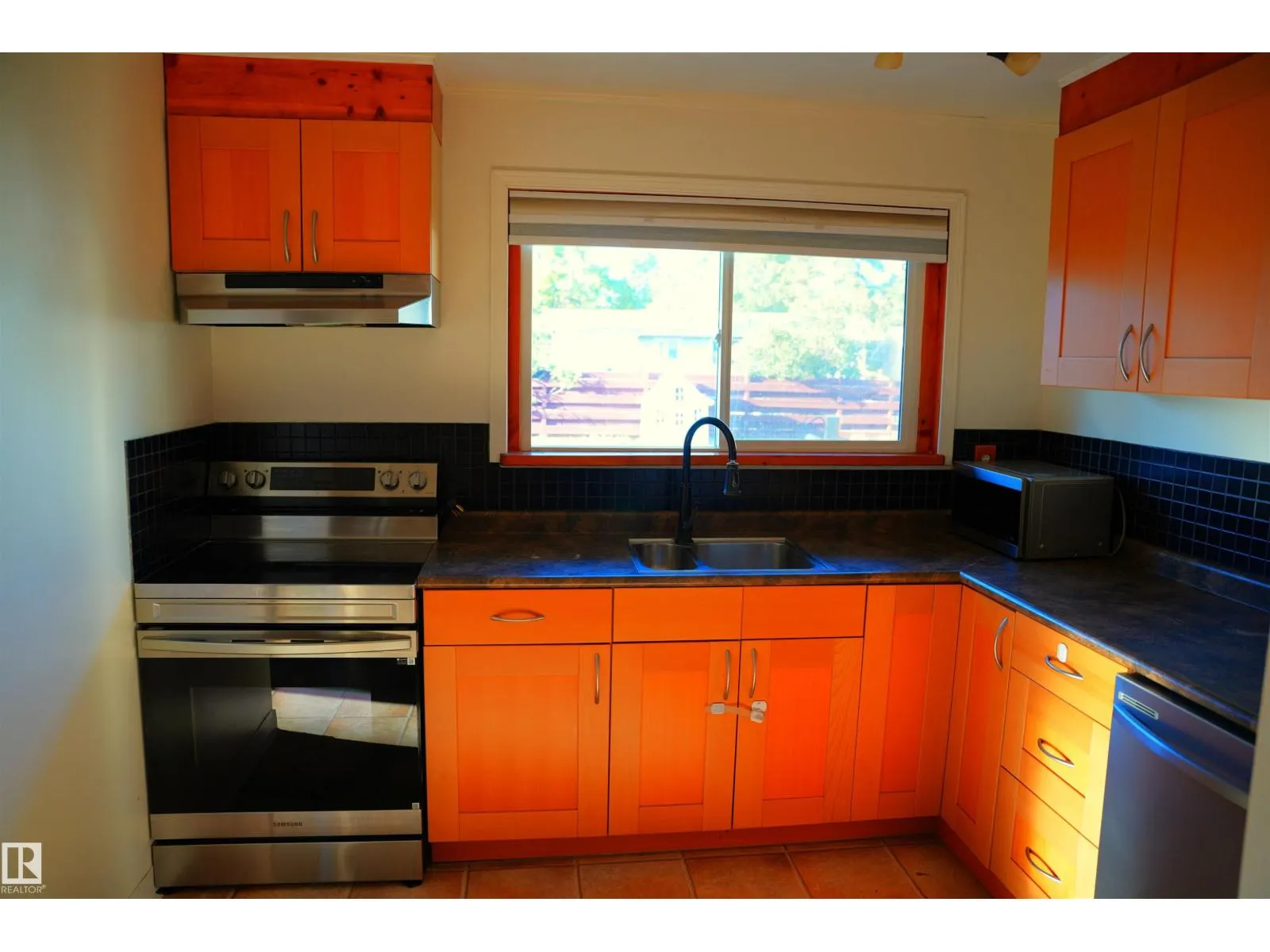 12 GRANITE AV