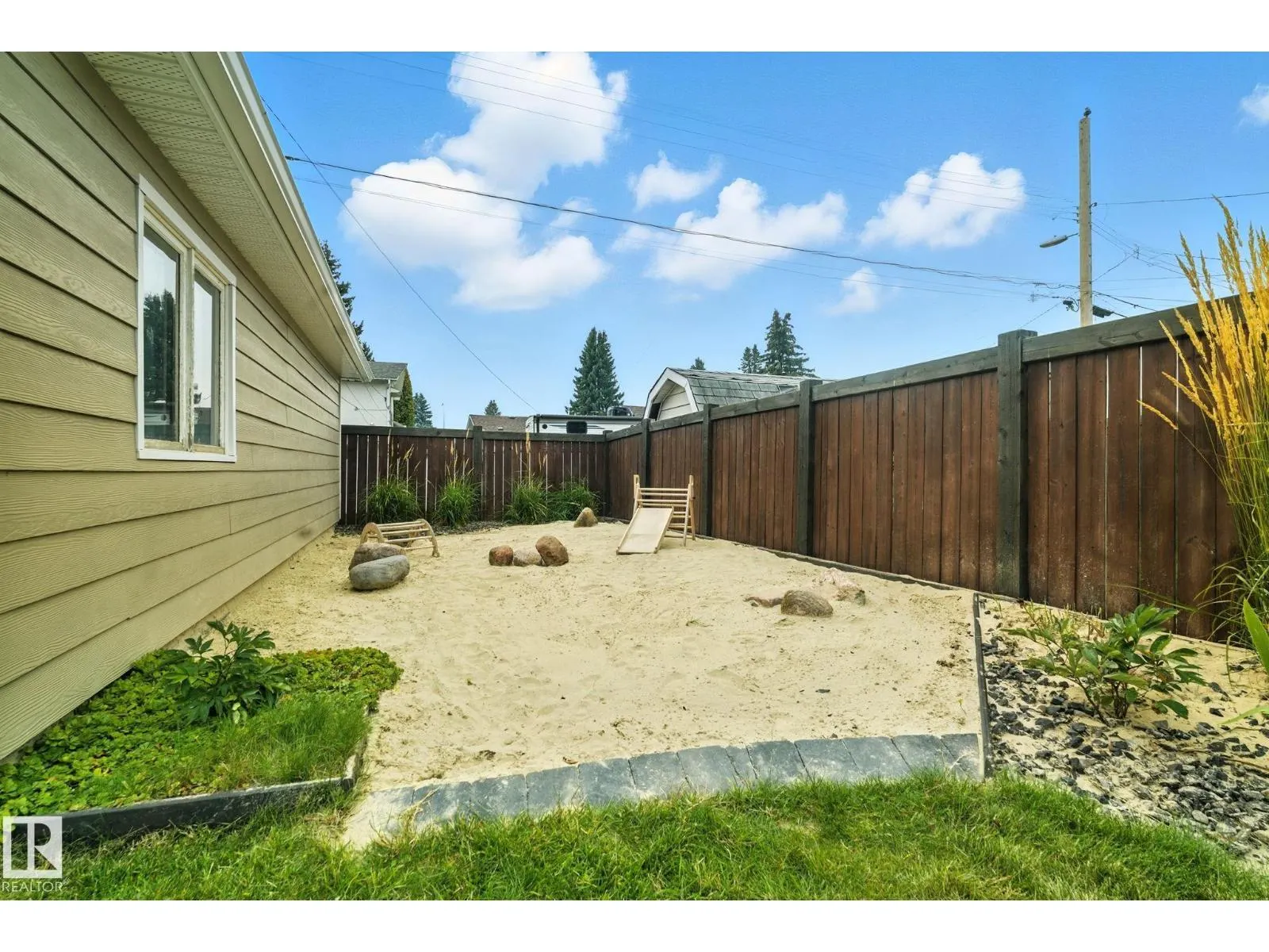 6203 93 AV NW