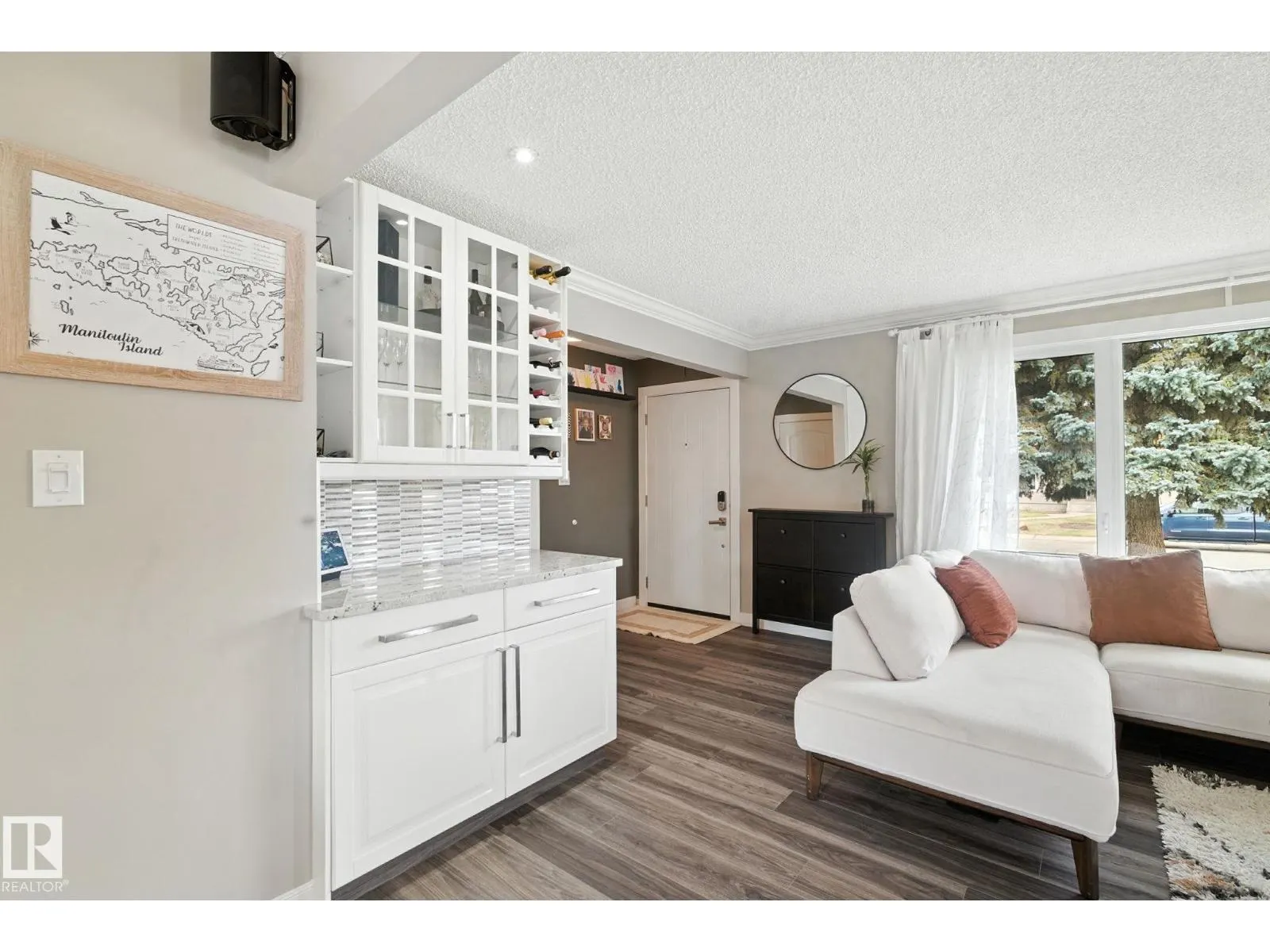 6203 93 AV NW