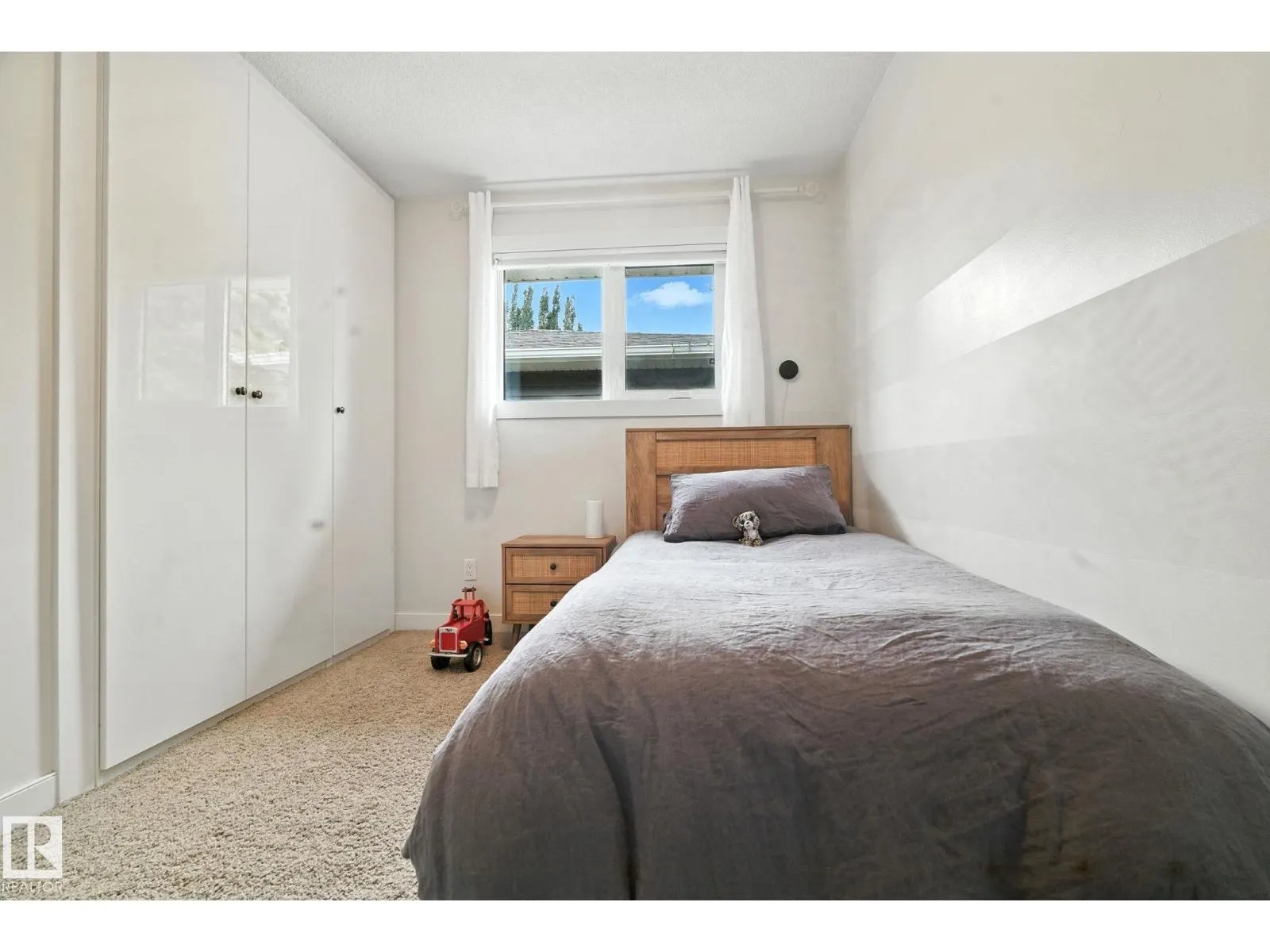 6203 93 AV NW