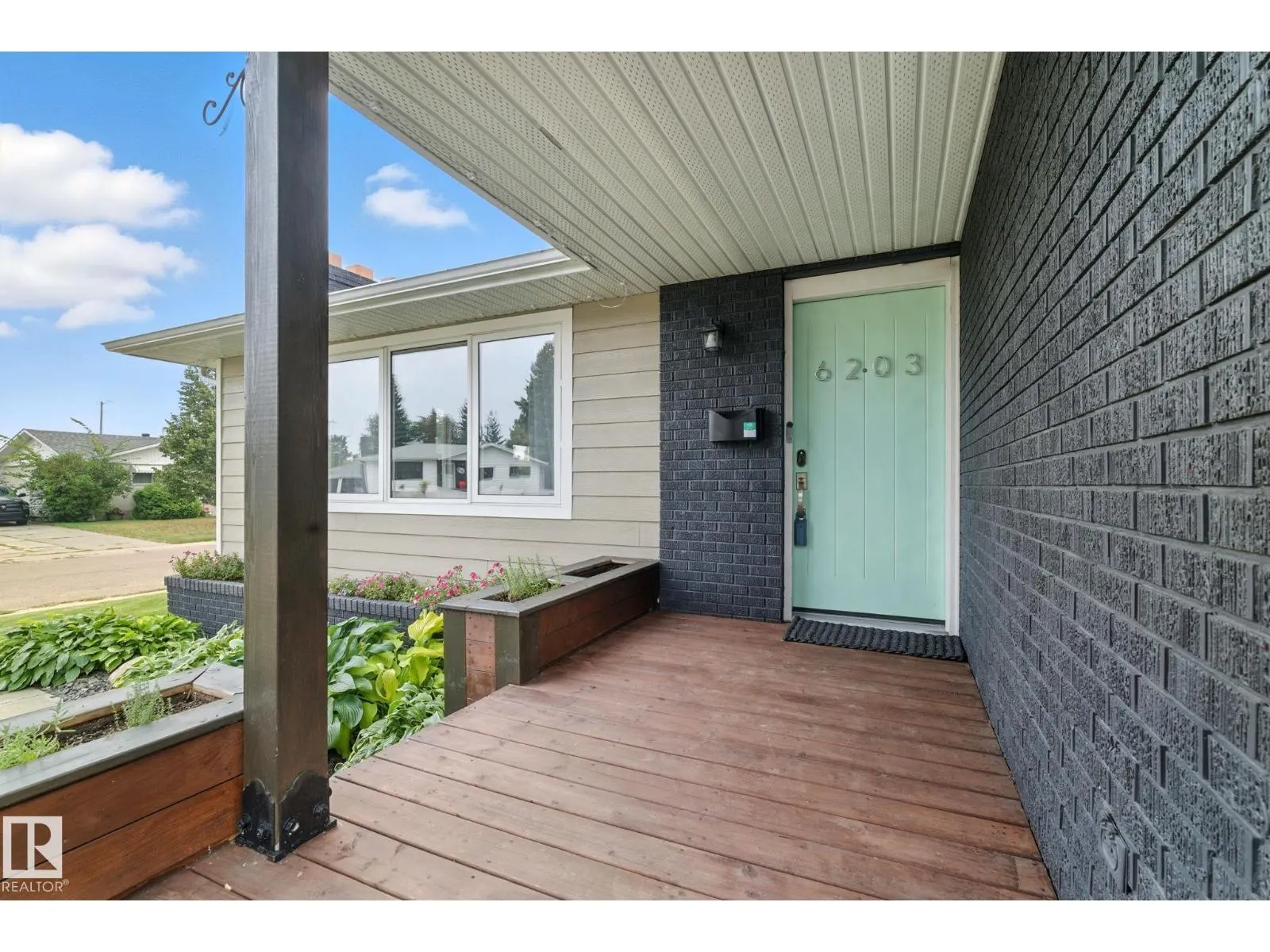 6203 93 AV NW