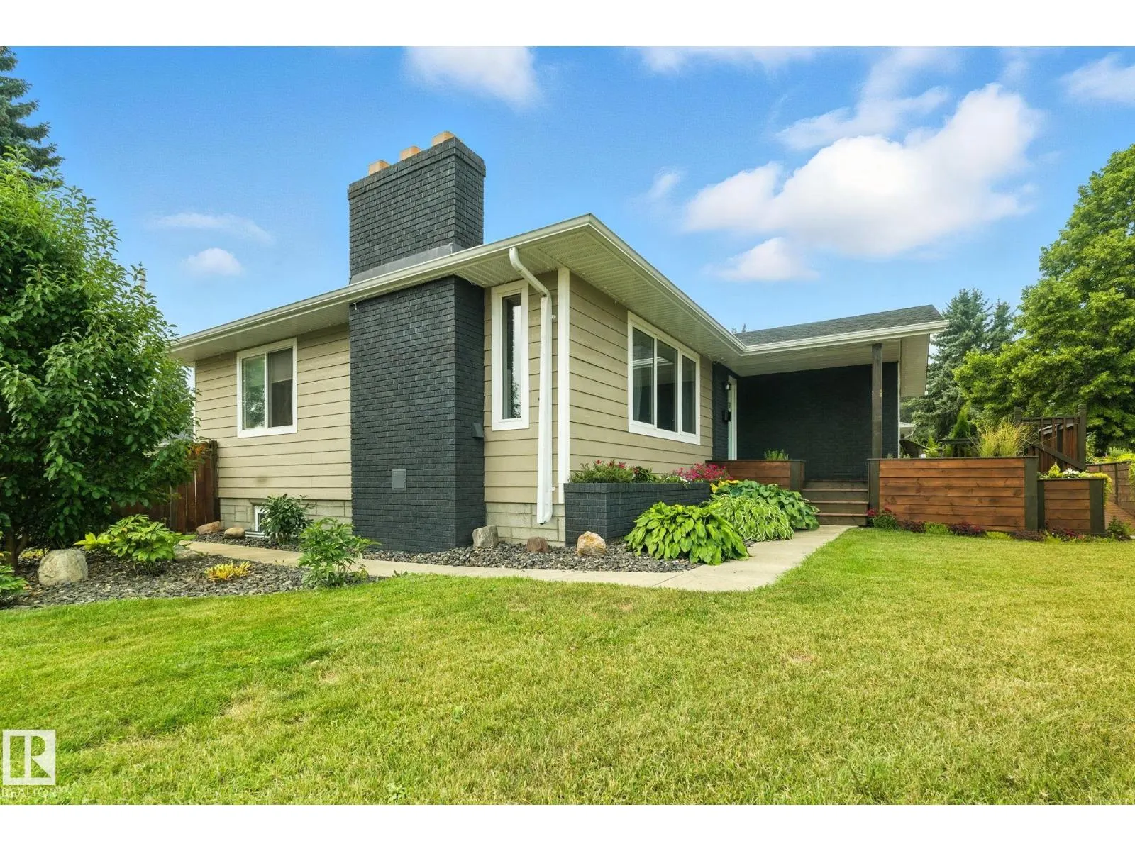 6203 93 AV NW