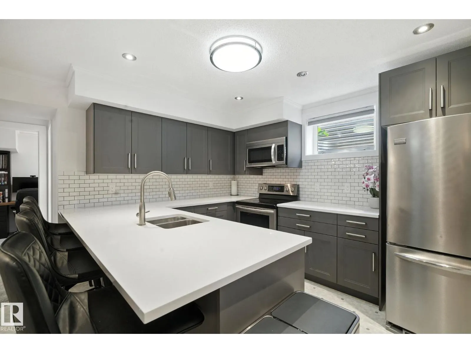 6203 93 AV NW