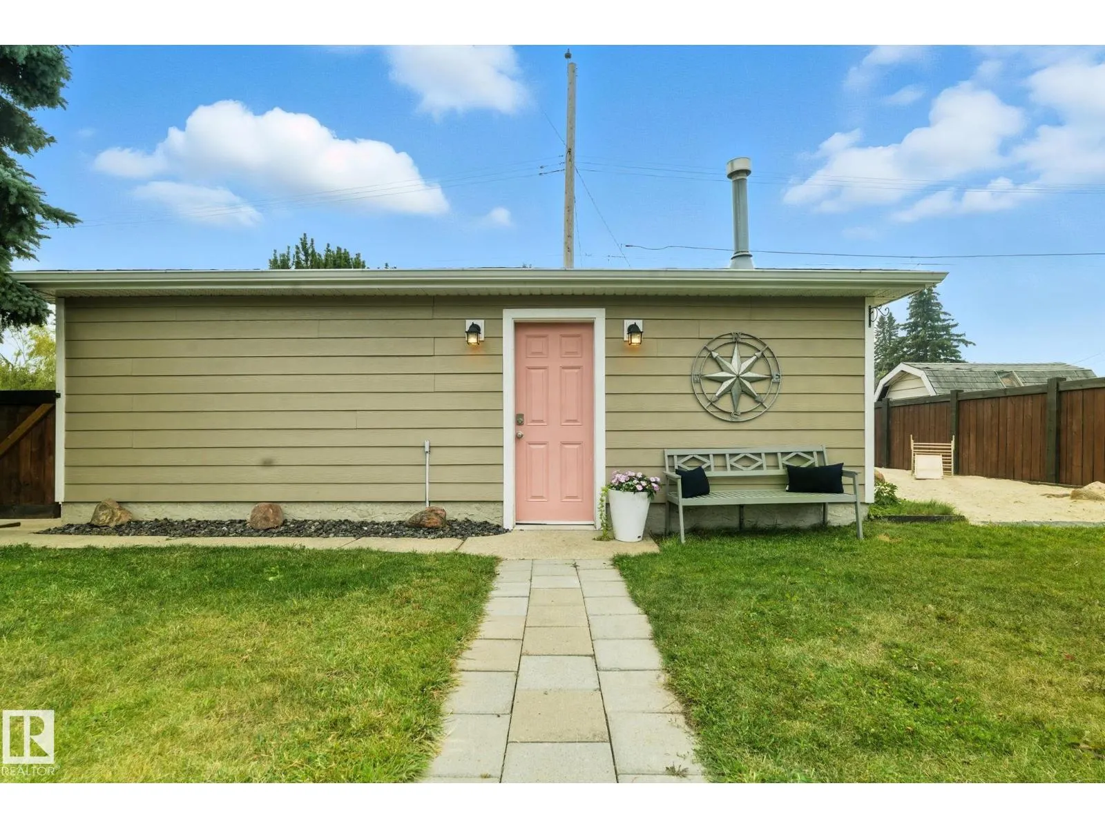 6203 93 AV NW