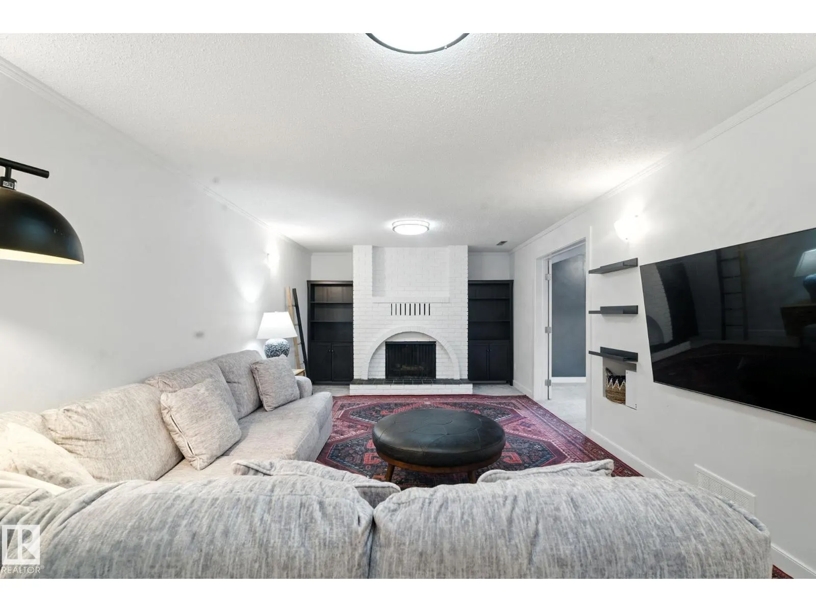 6203 93 AV NW