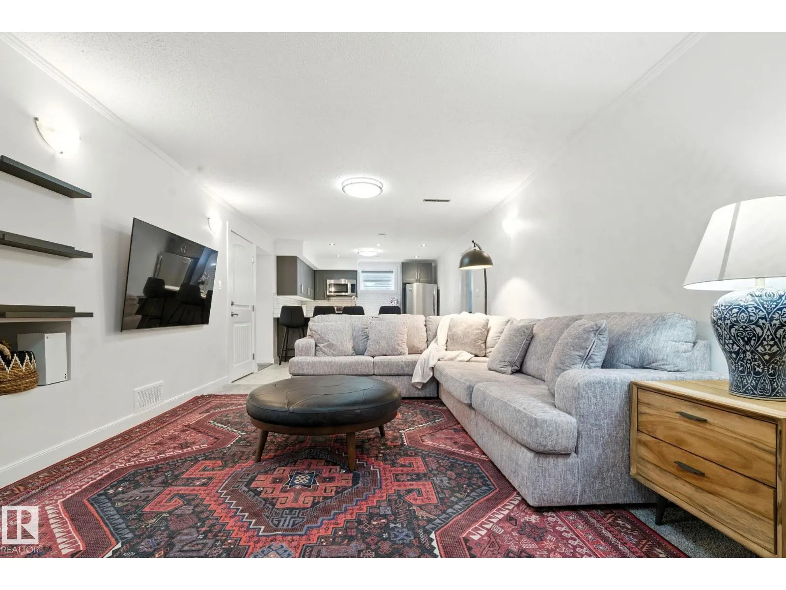 6203 93 AV NW