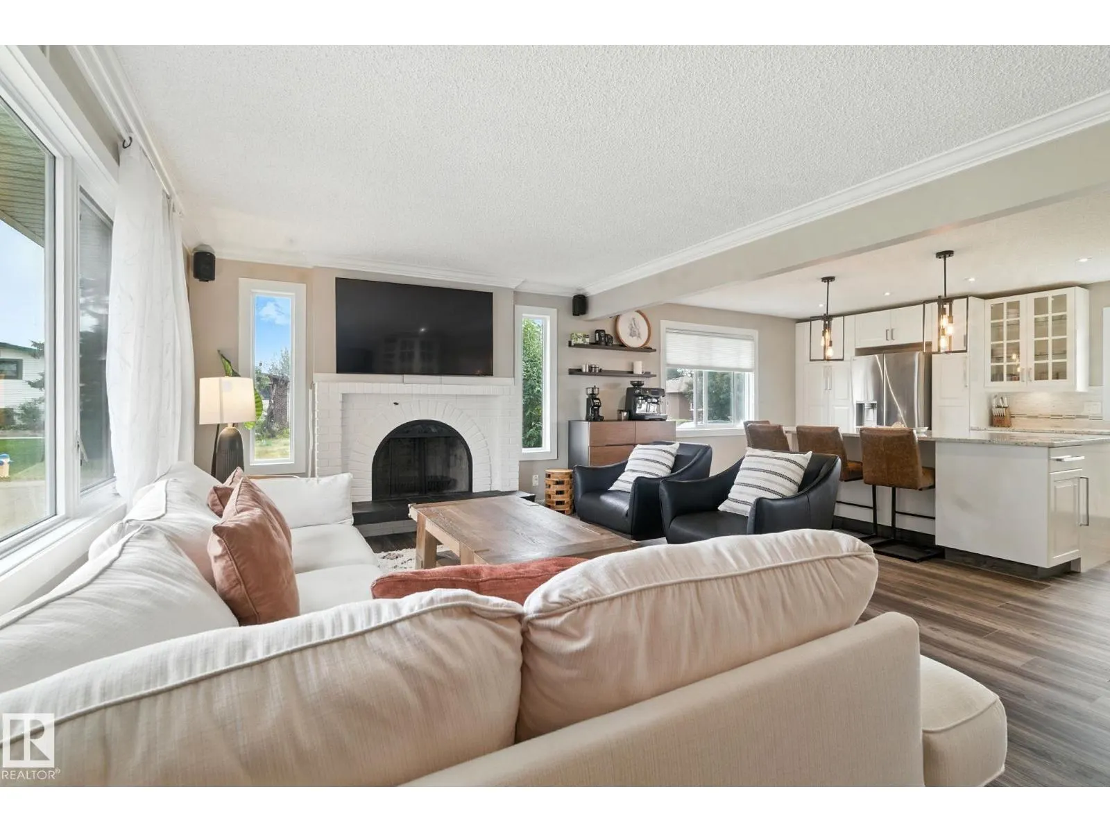 6203 93 AV NW