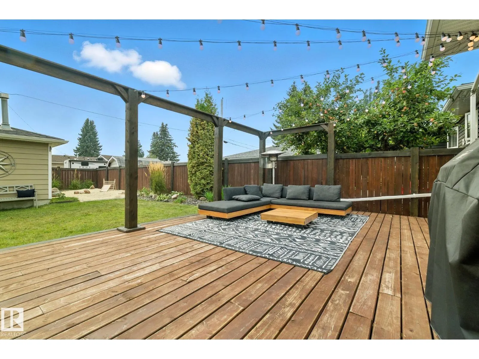 6203 93 AV NW
