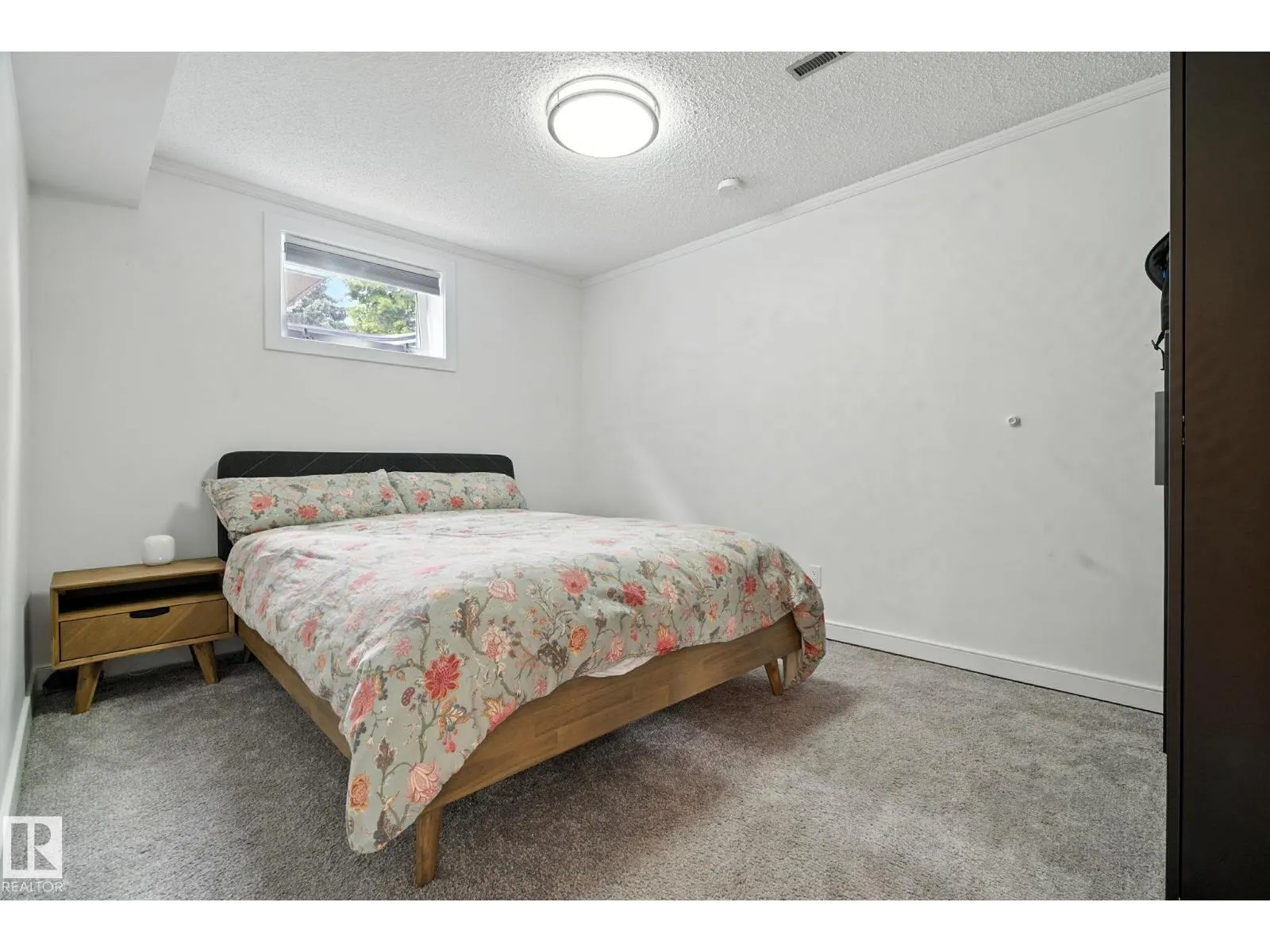 6203 93 AV NW