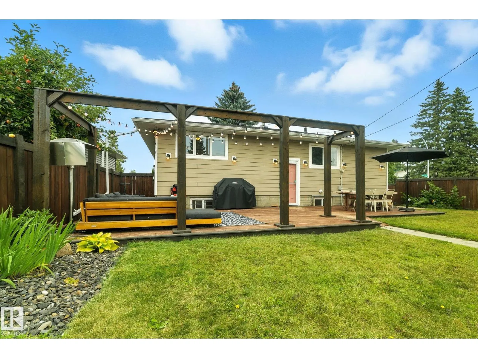 6203 93 AV NW