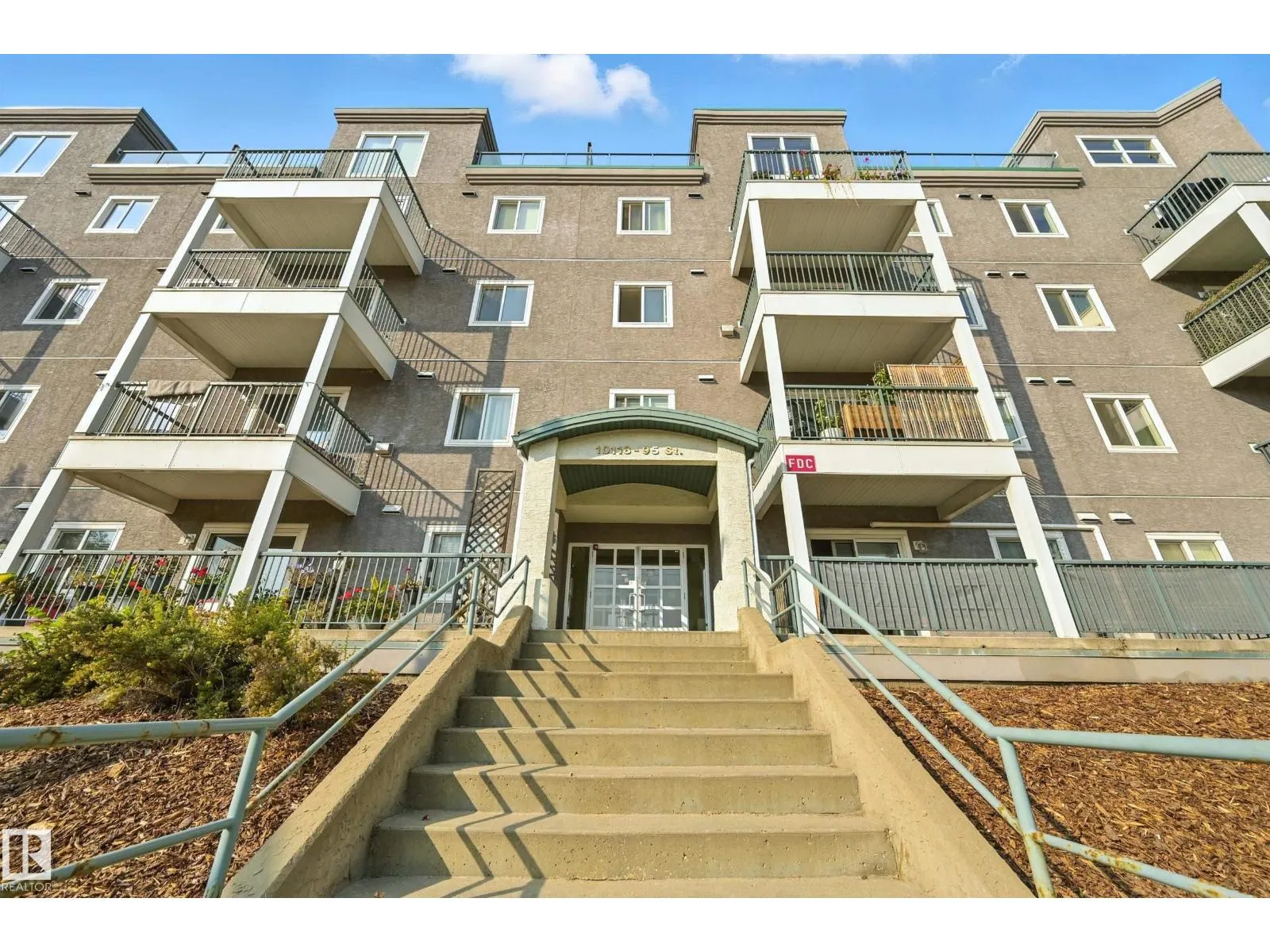 #301 10118 95 ST NW