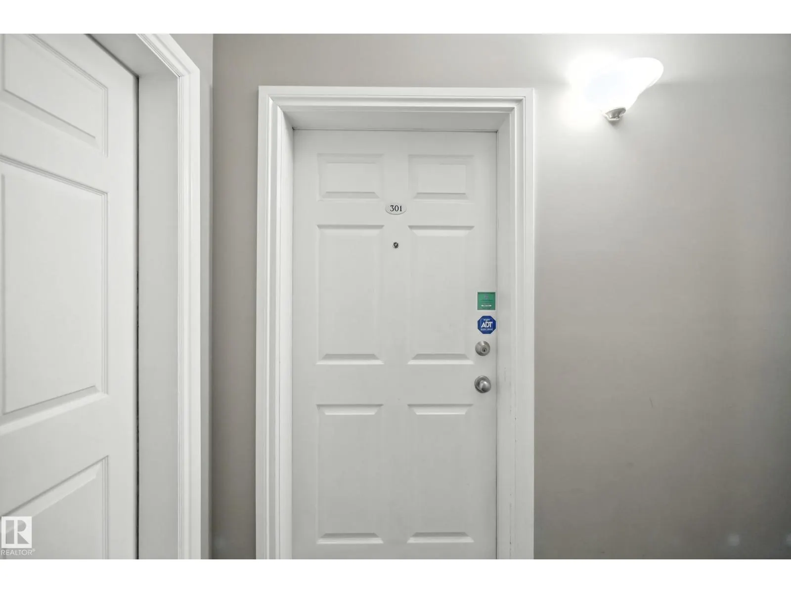 #301 10118 95 ST NW