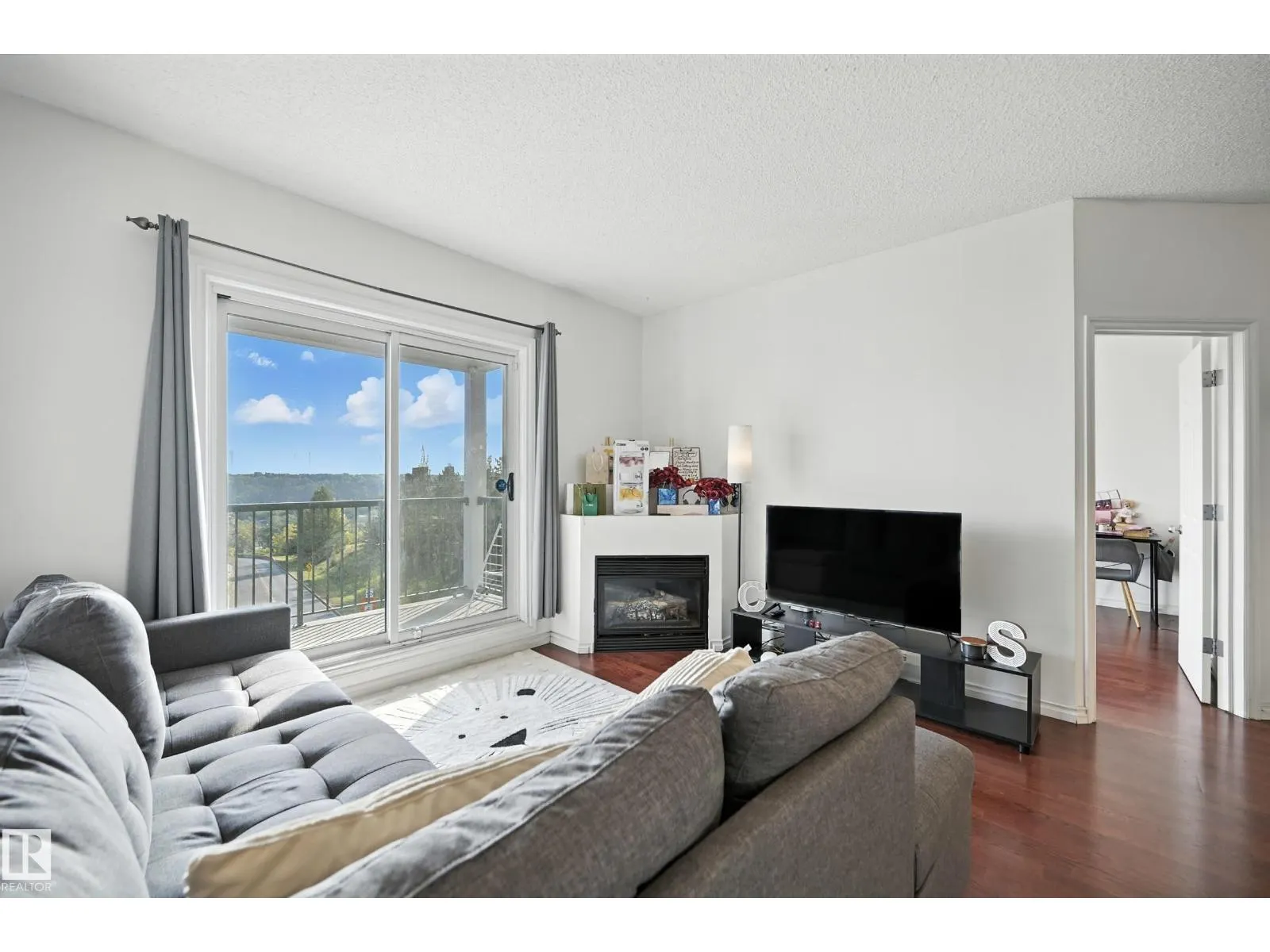 #301 10118 95 ST NW