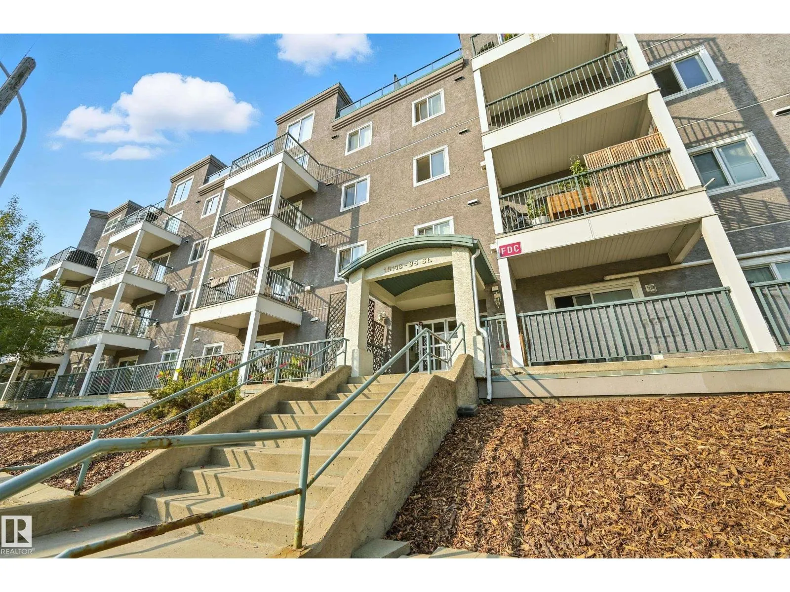 #301 10118 95 ST NW
