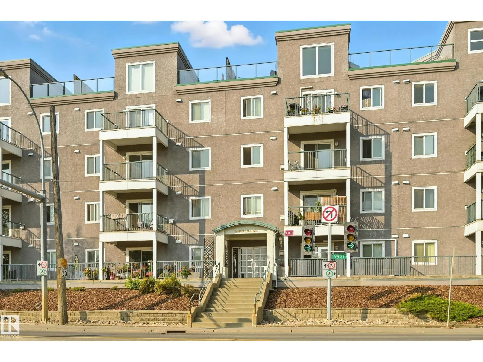 #301 10118 95 ST NW