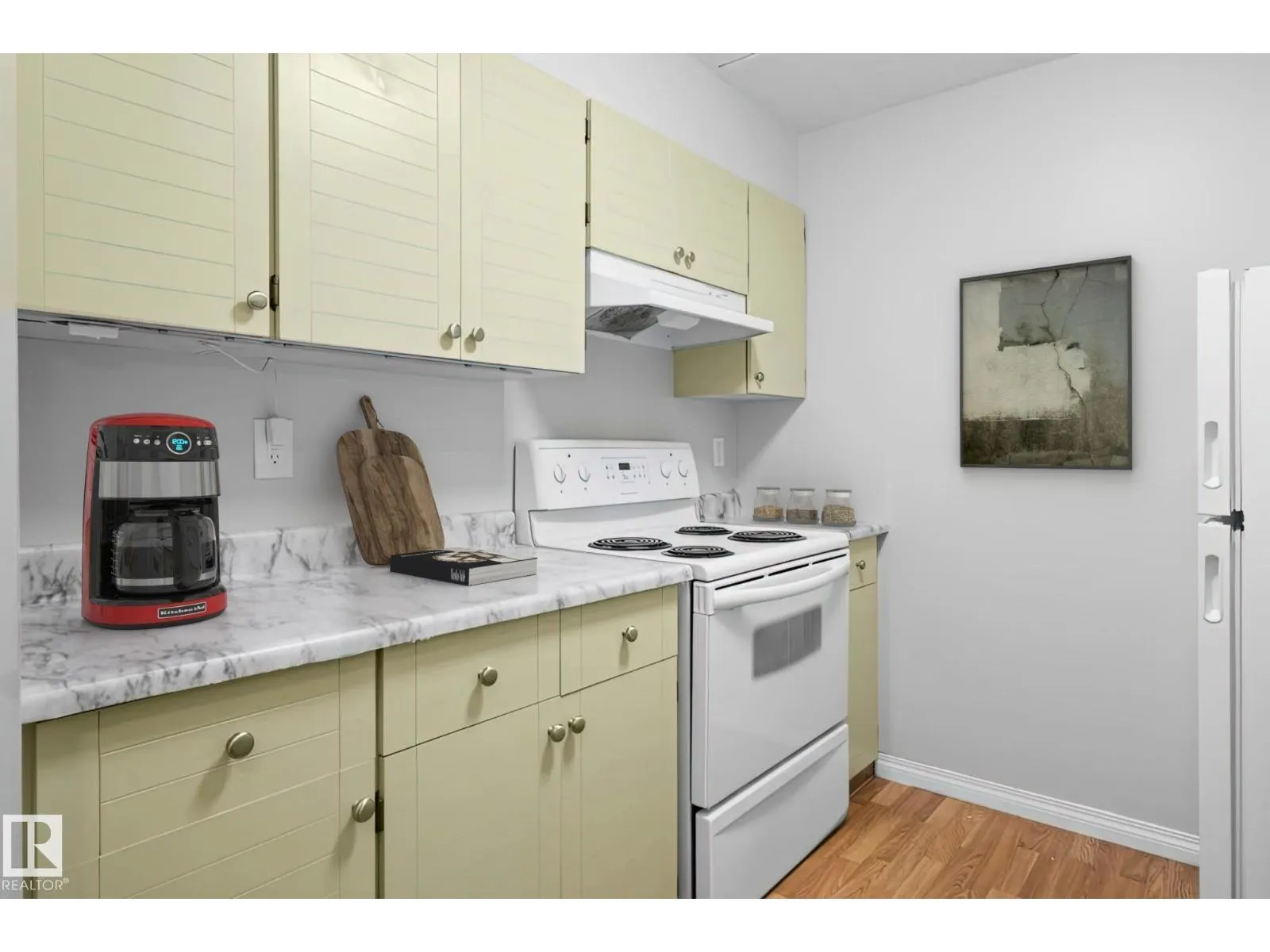 #202 9917 110 ST NW
