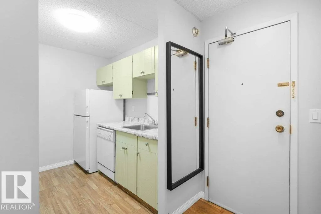 #202 9917 110 ST NW