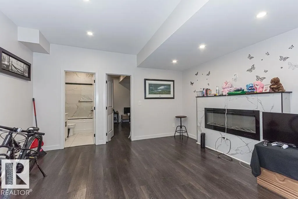 9740 152 ST NW