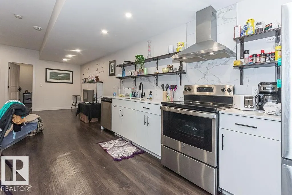 9740 152 ST NW