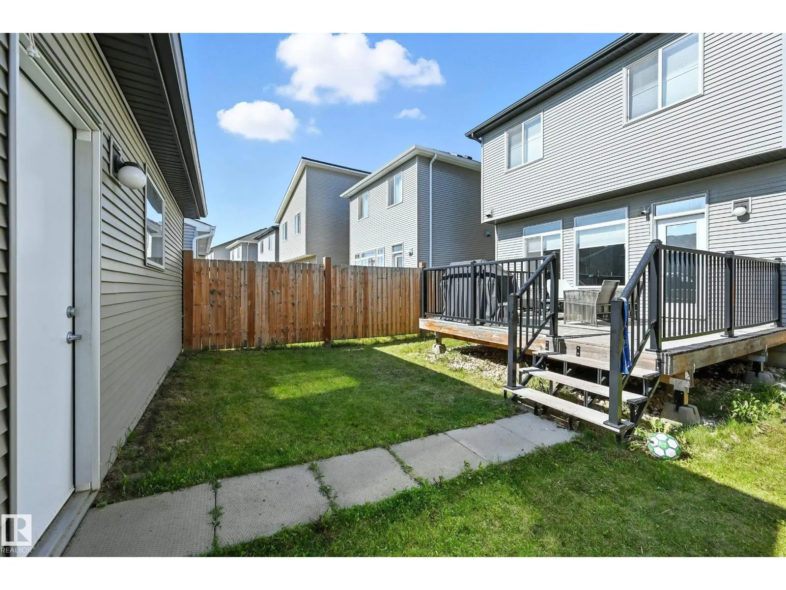 6321 170 AV NW