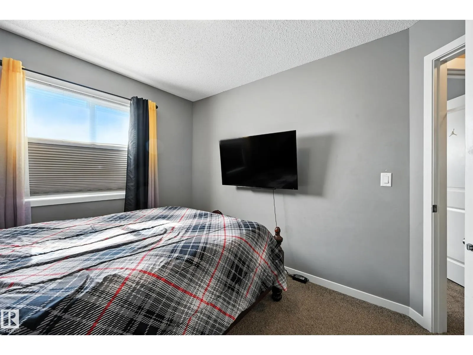 6321 170 AV NW