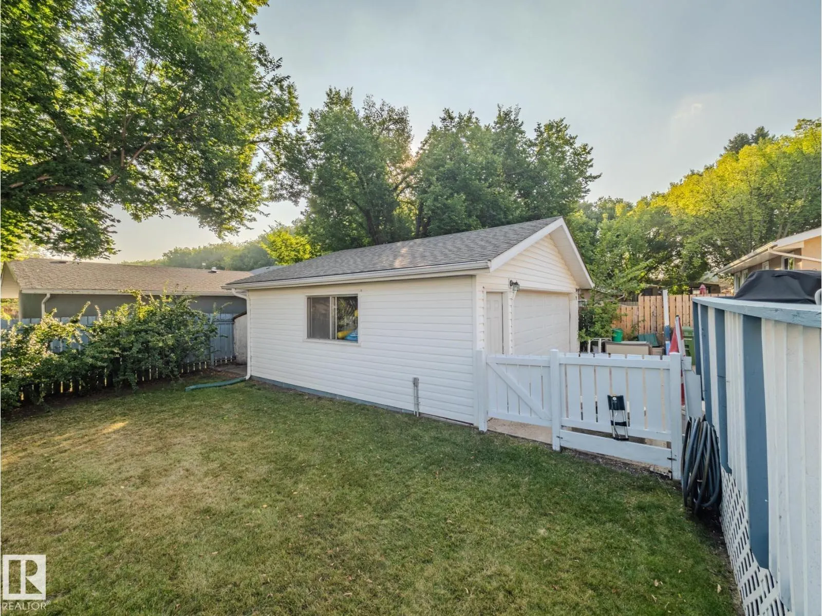 50 FLAGSTONE CR