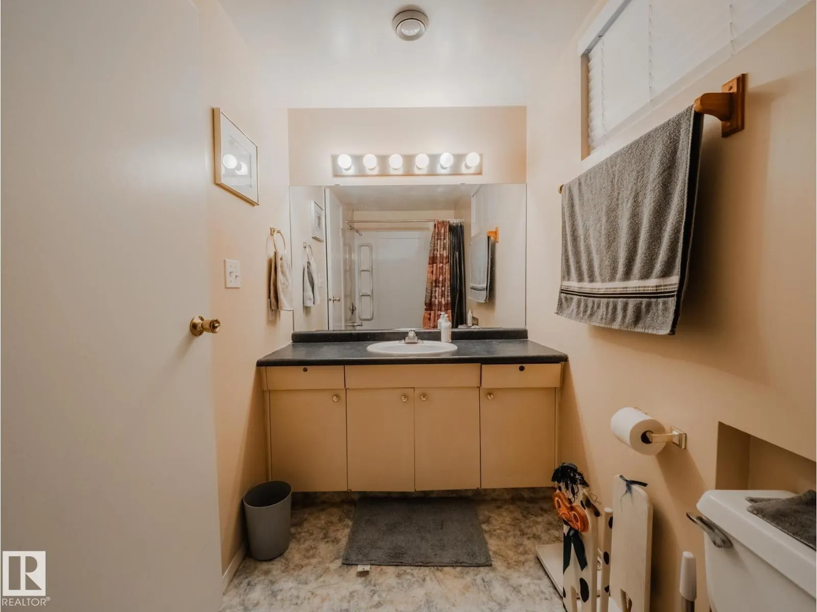 50 FLAGSTONE CR