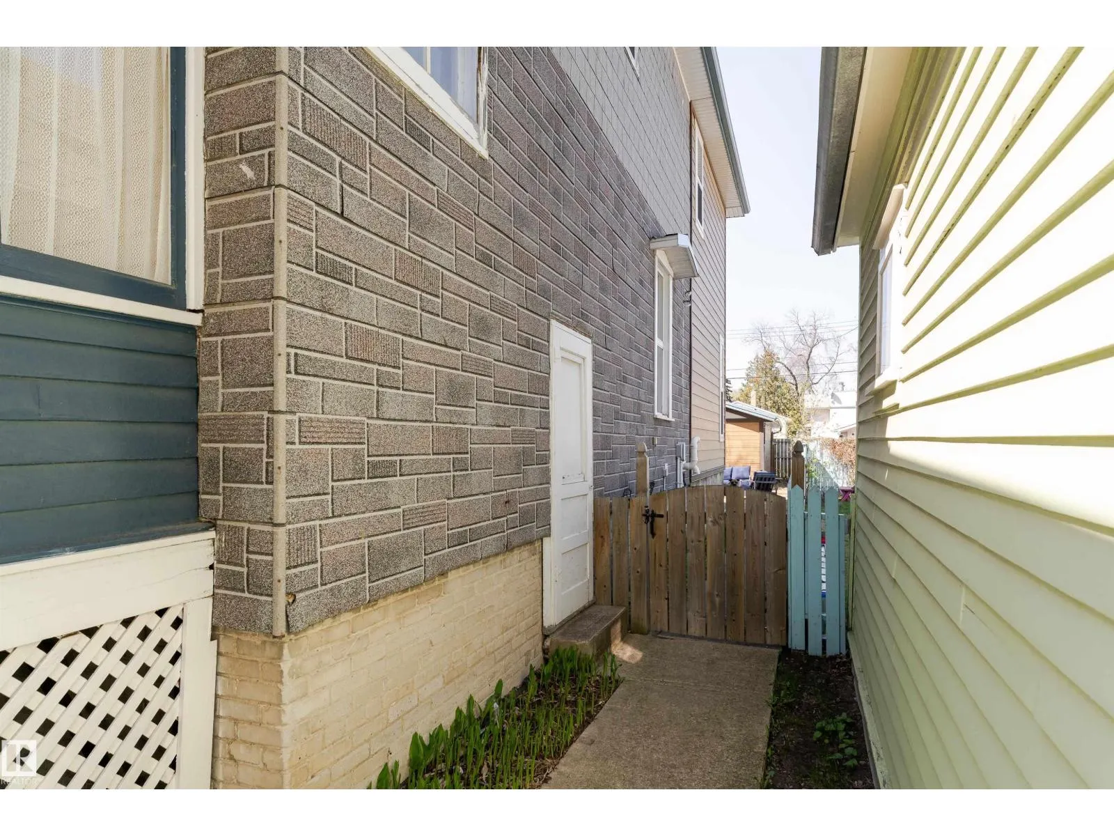 11216 91 ST NW