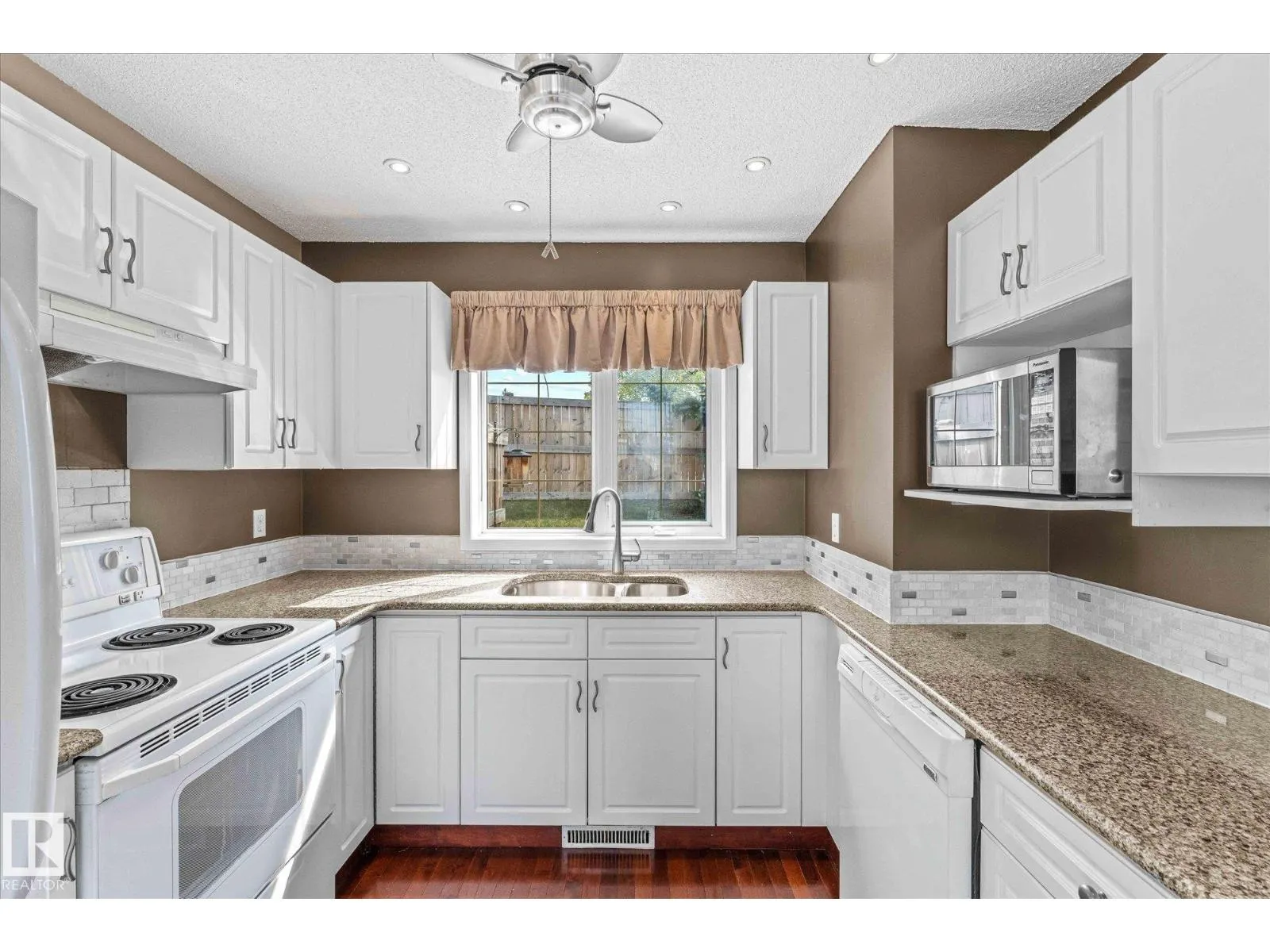#10 4 Fraser DR