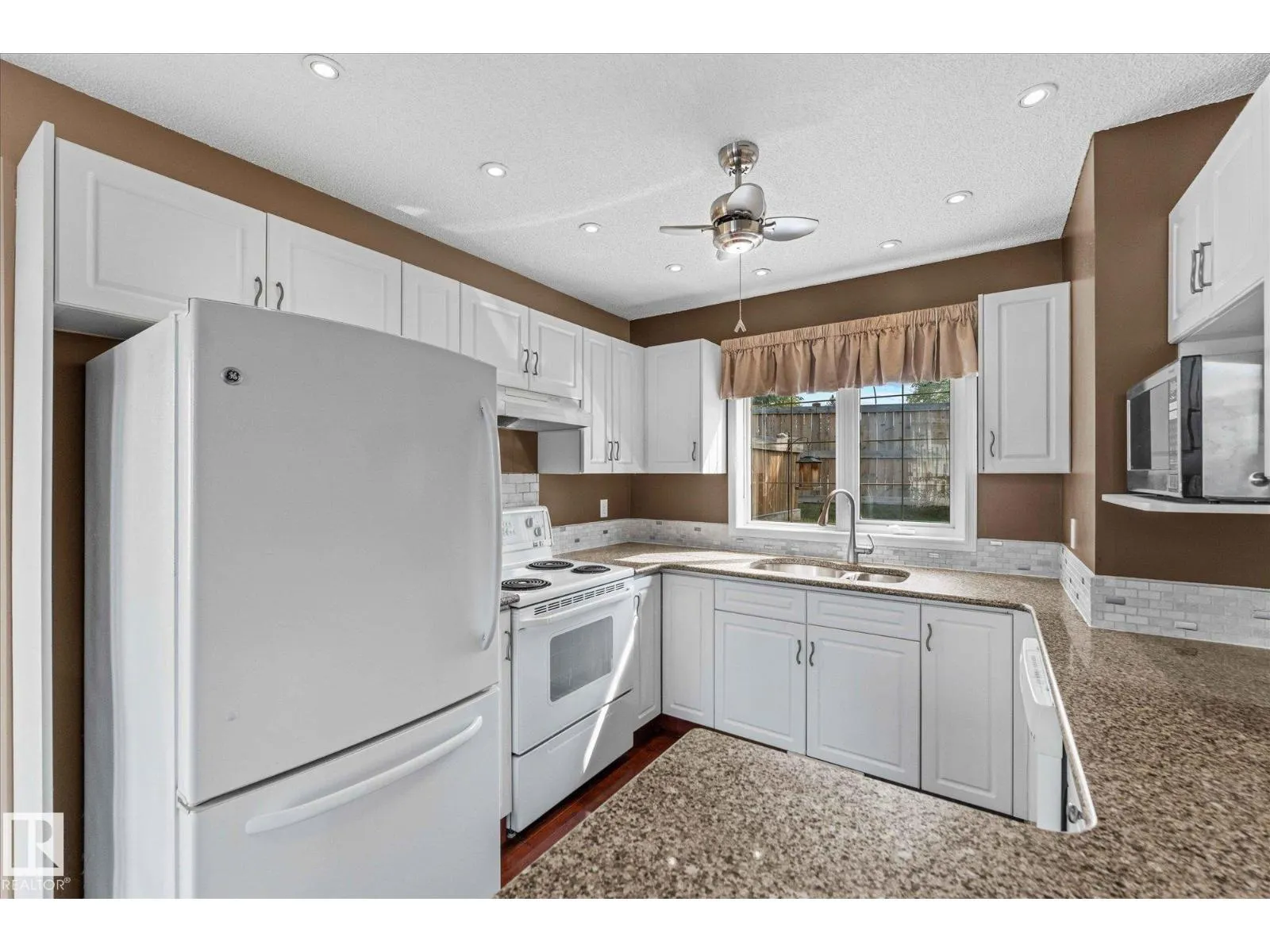 #10 4 Fraser DR