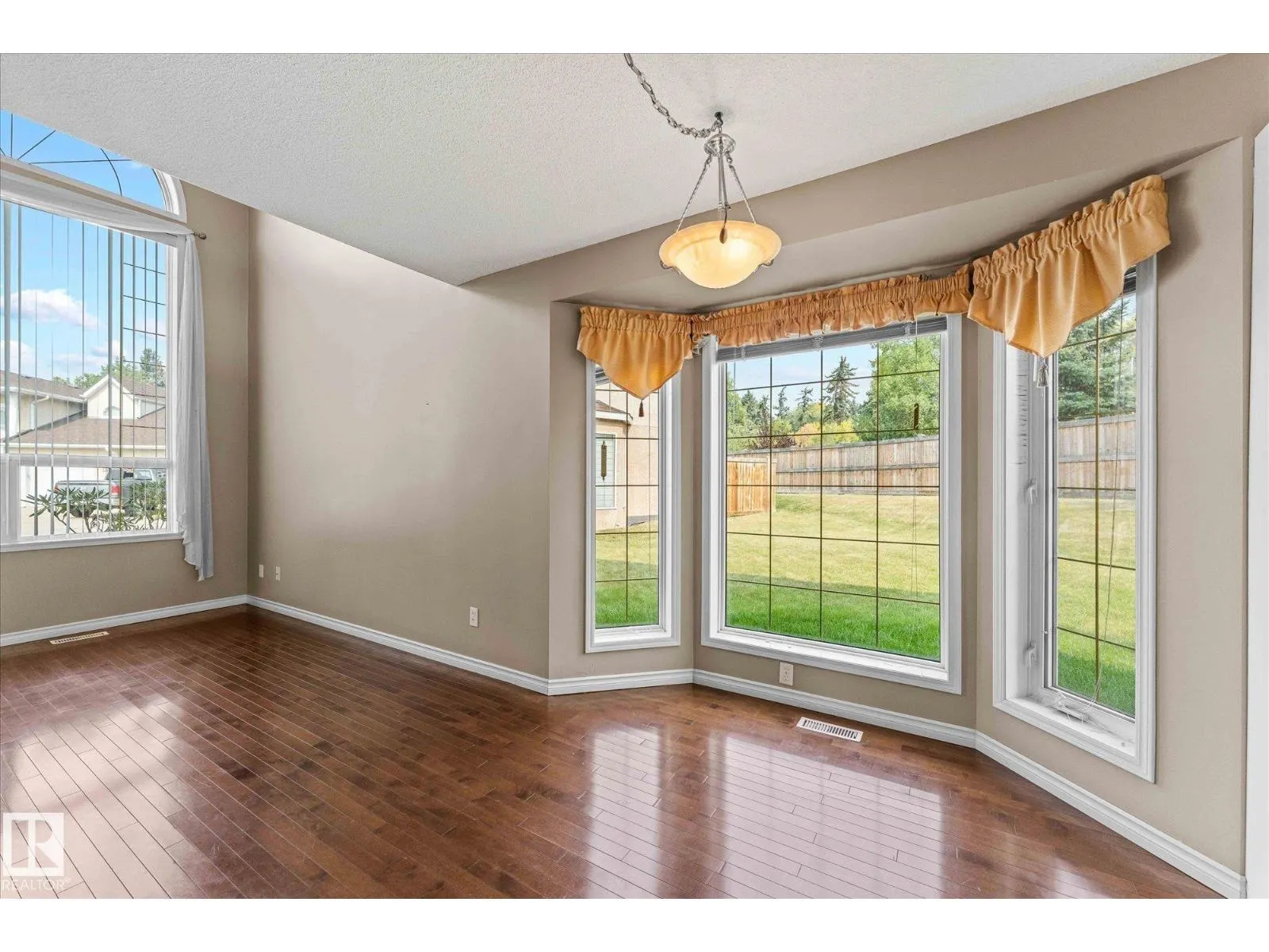 #10 4 Fraser DR